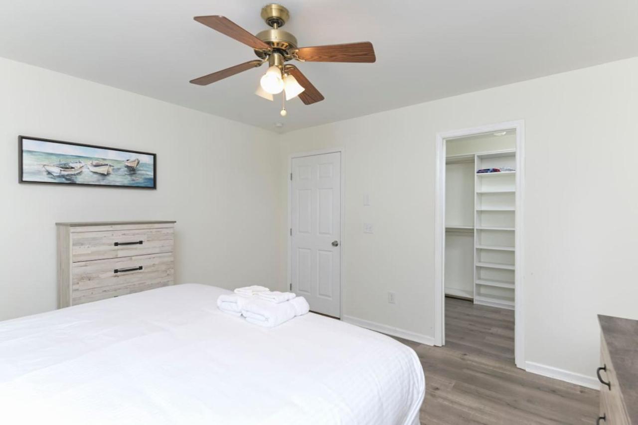Five-Bedroom House photo 2