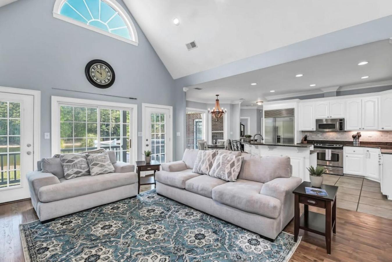 Four-Bedroom House photo 2