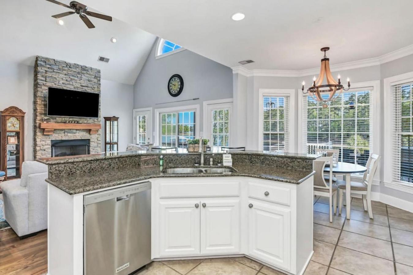 Four-Bedroom House photo 1