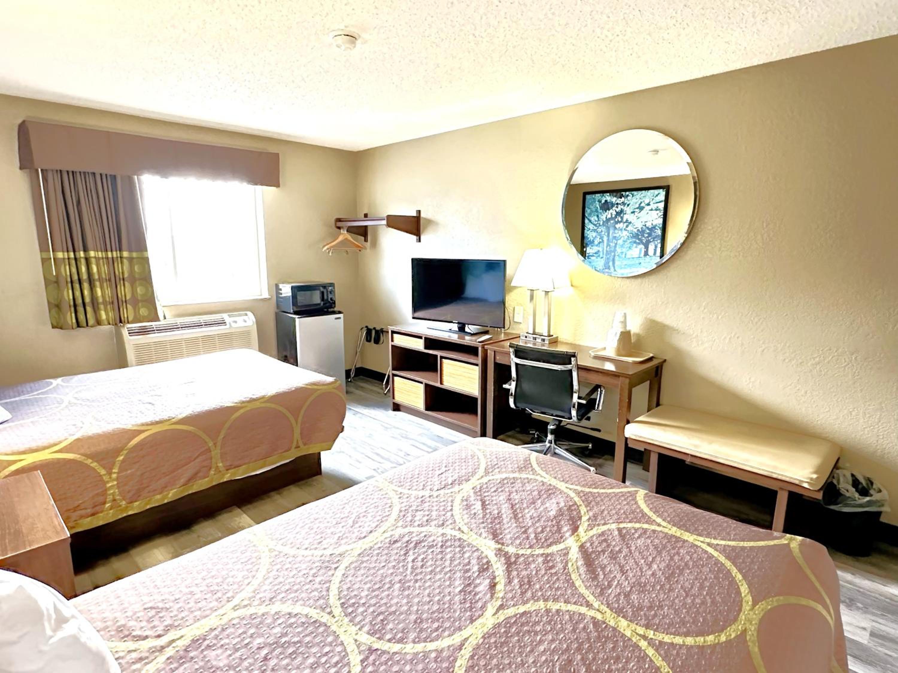 Deluxe Double Room with Two Double Beds - Non-Smoking - Photo 13