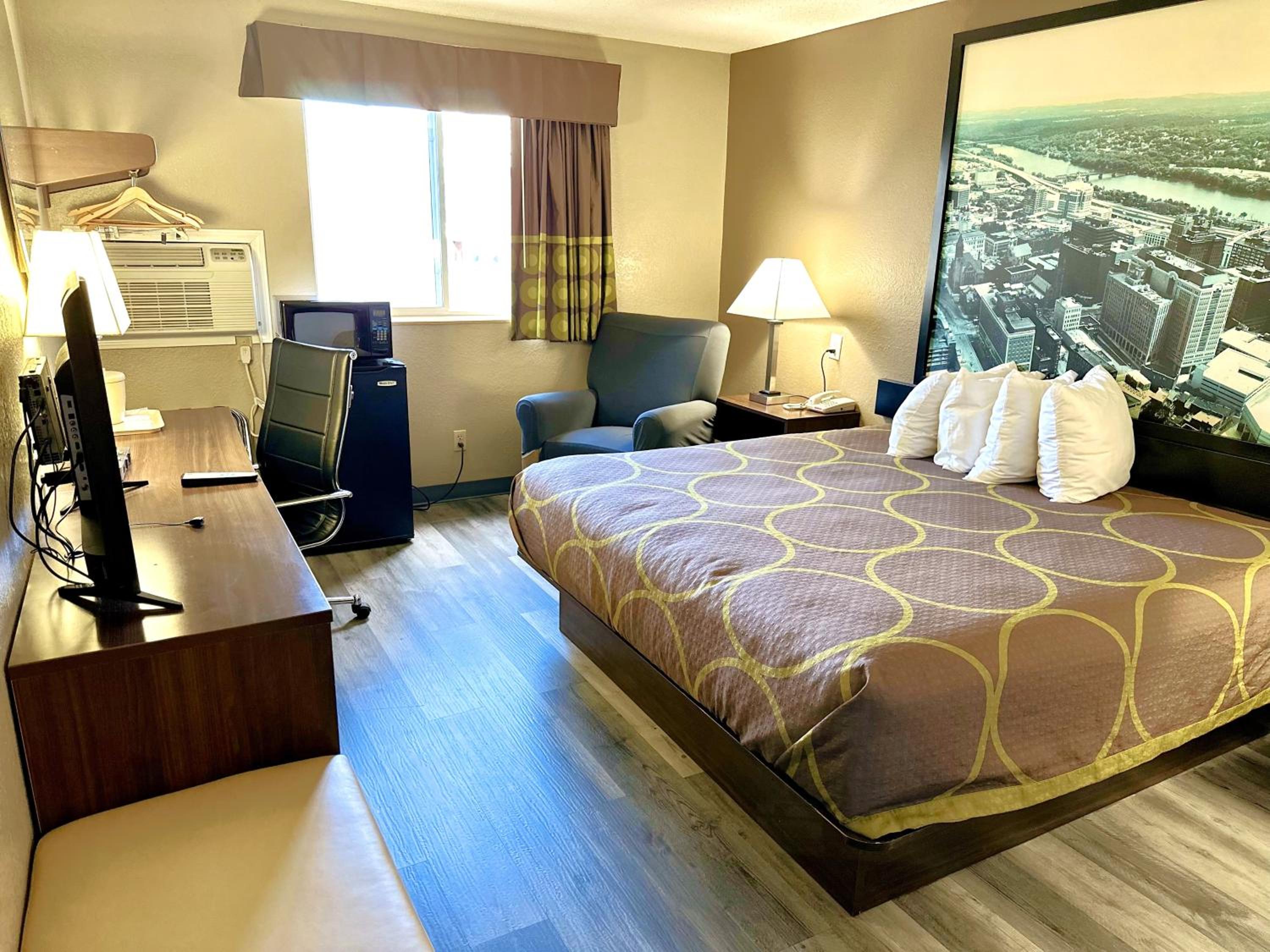 King Suite - Non-Smoking - Photo 1