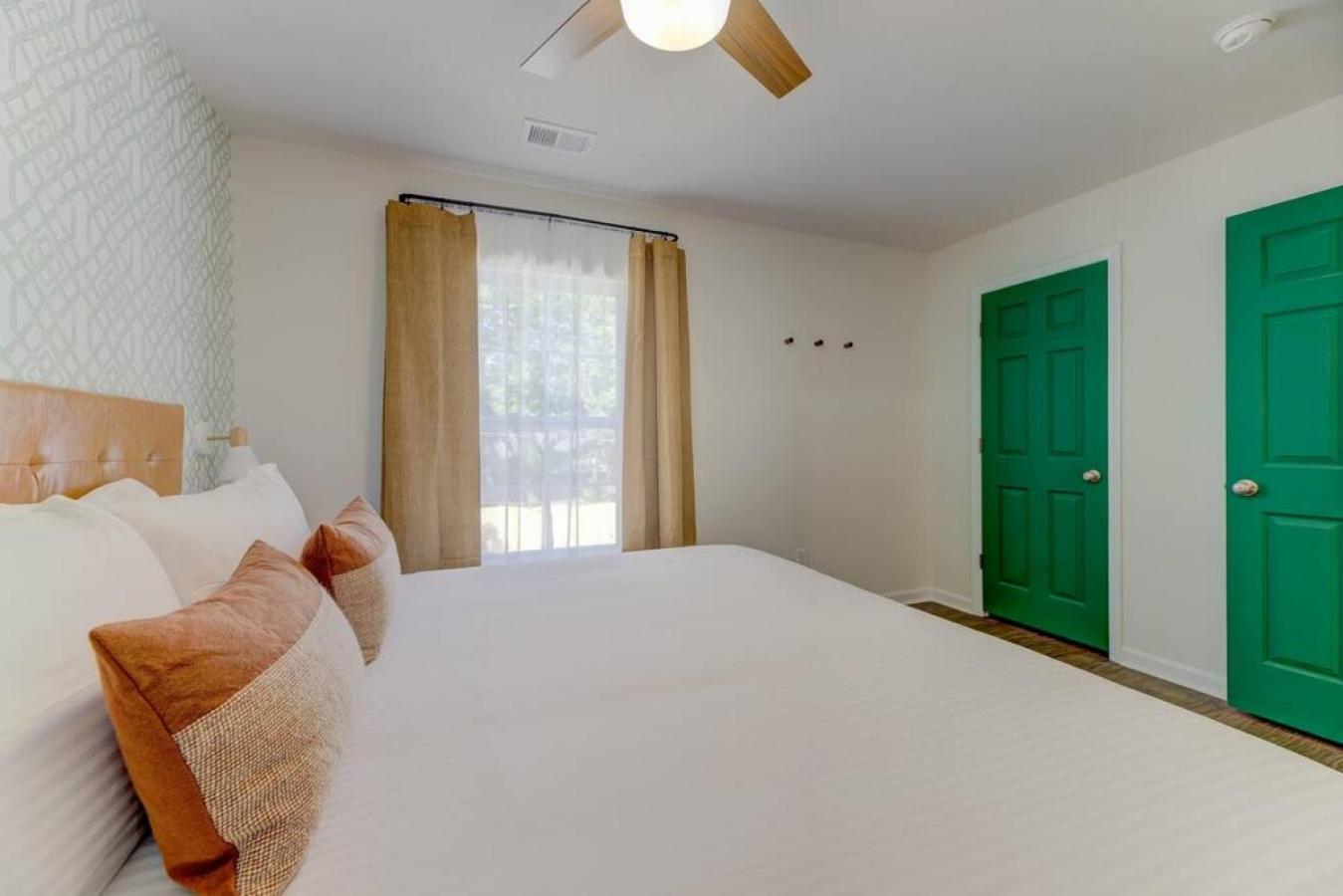 Four-Bedroom House photo 3