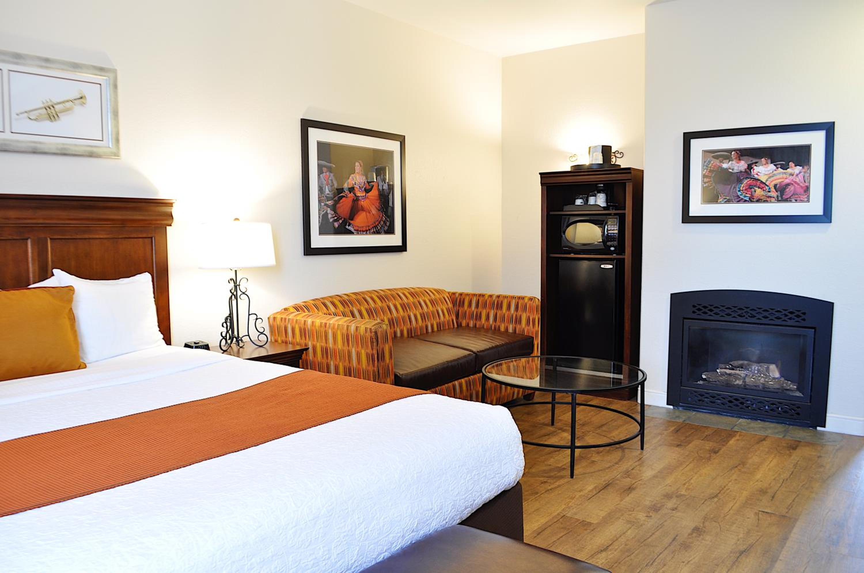 King Room - Non-Smoking - Photo 2