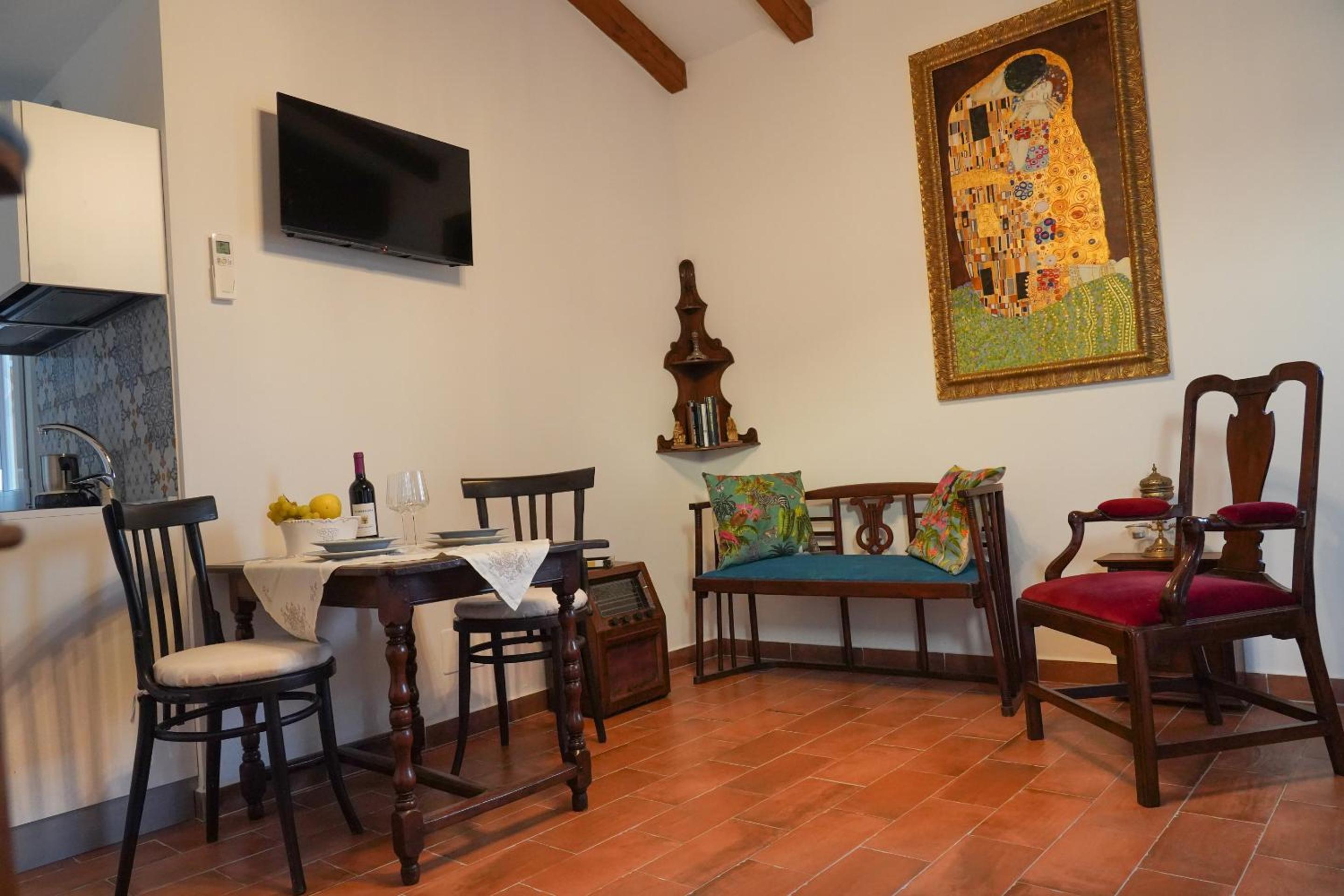 Suite - Photo 3