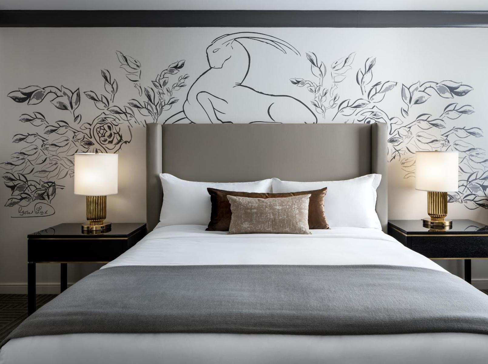 Guest room, 1 King, City view - Photo 1
