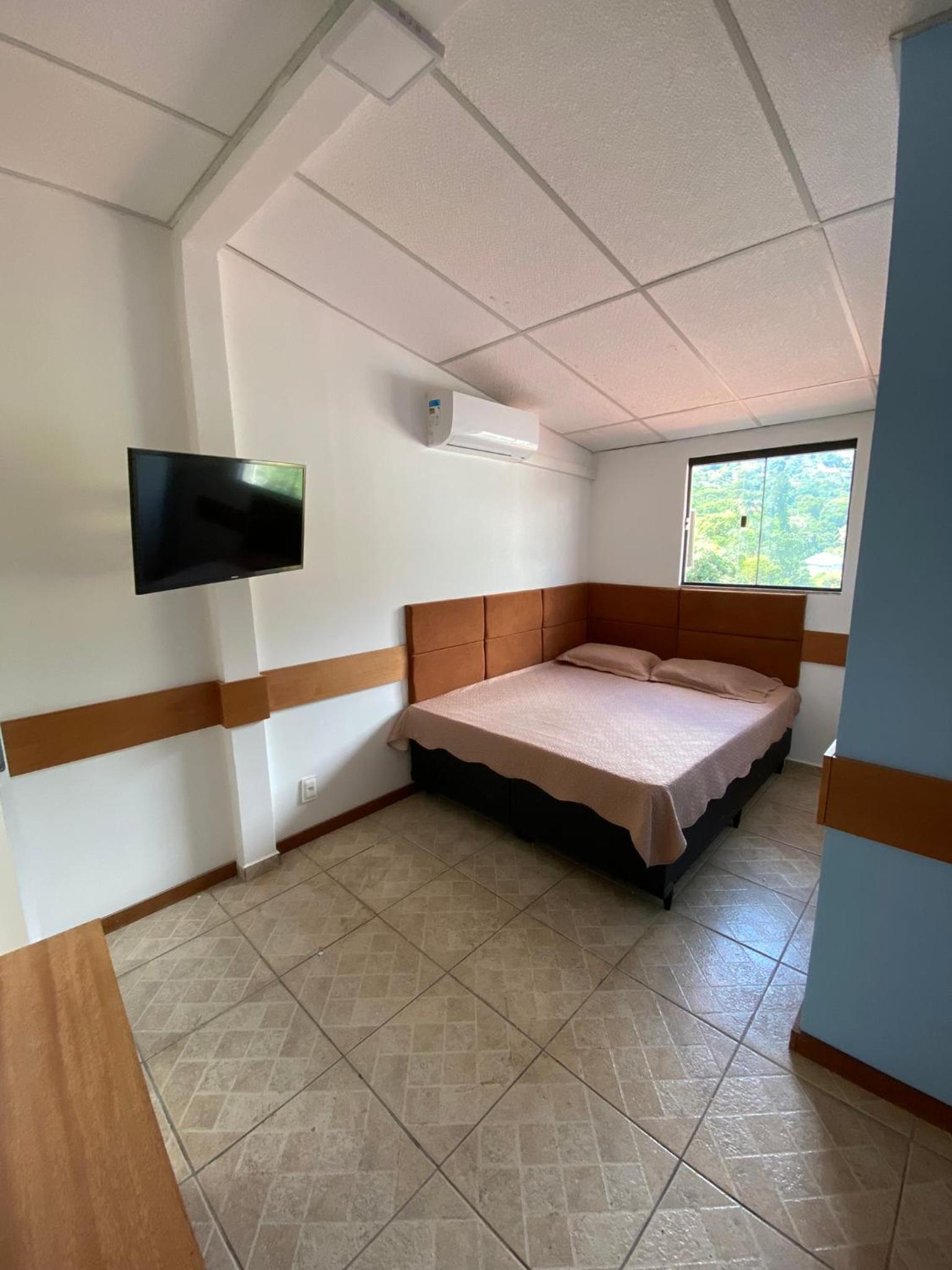 Suite - Photo 25