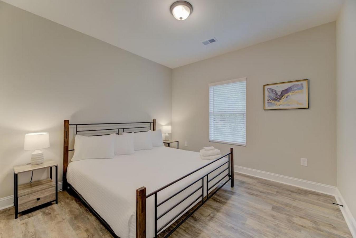 Three-Bedroom House photo 2