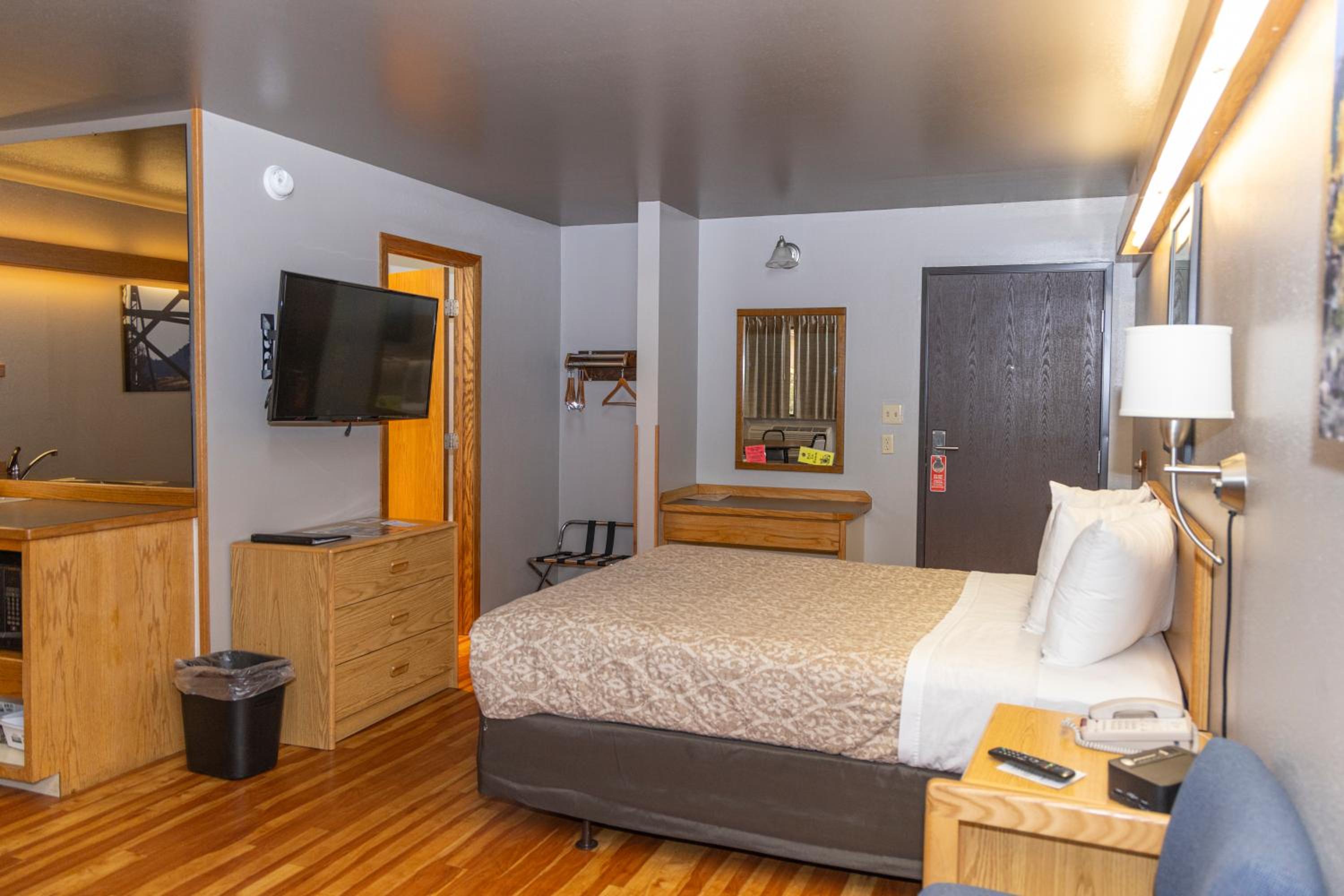 Queen Room photo 1