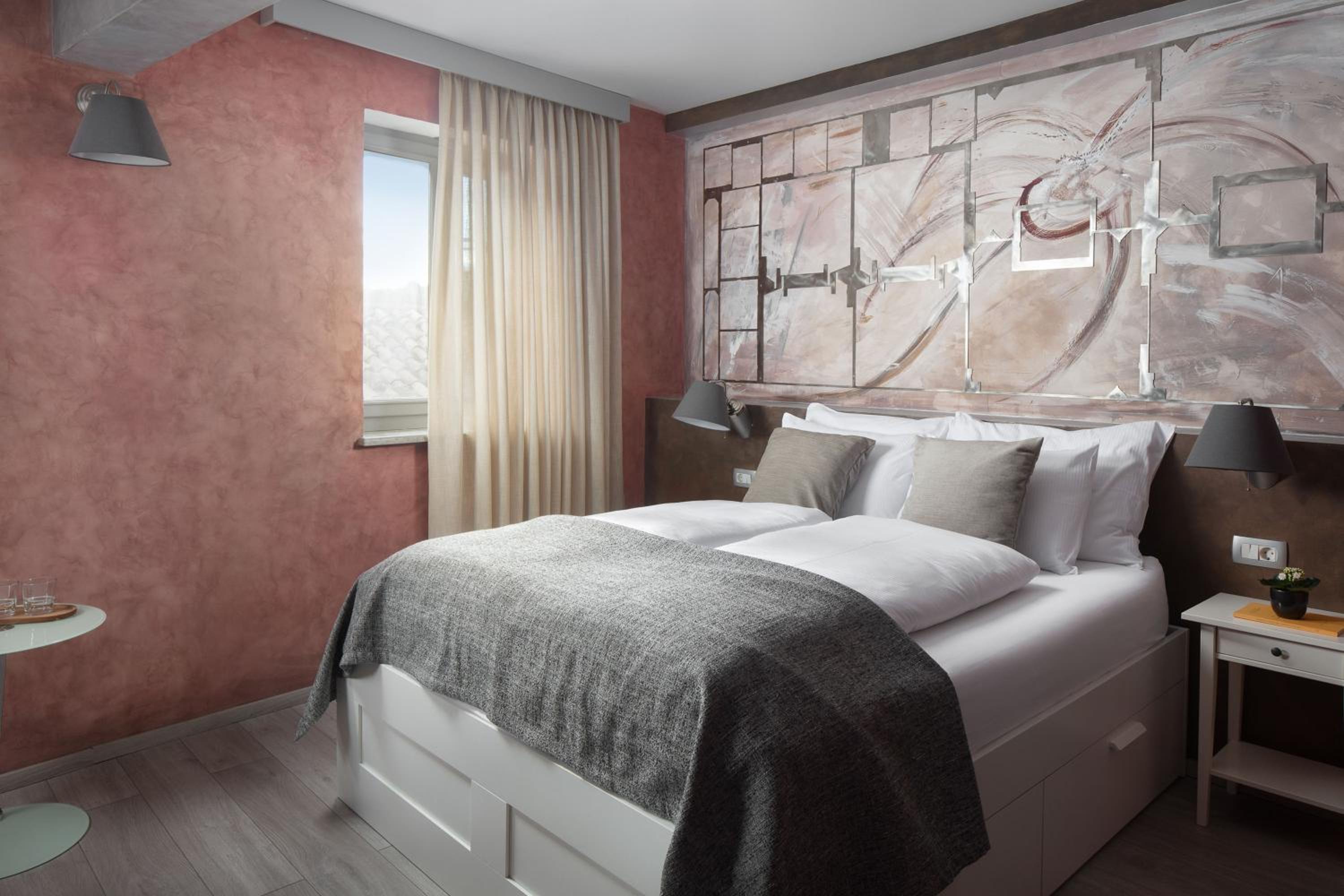 Standard Queen Room photo 1