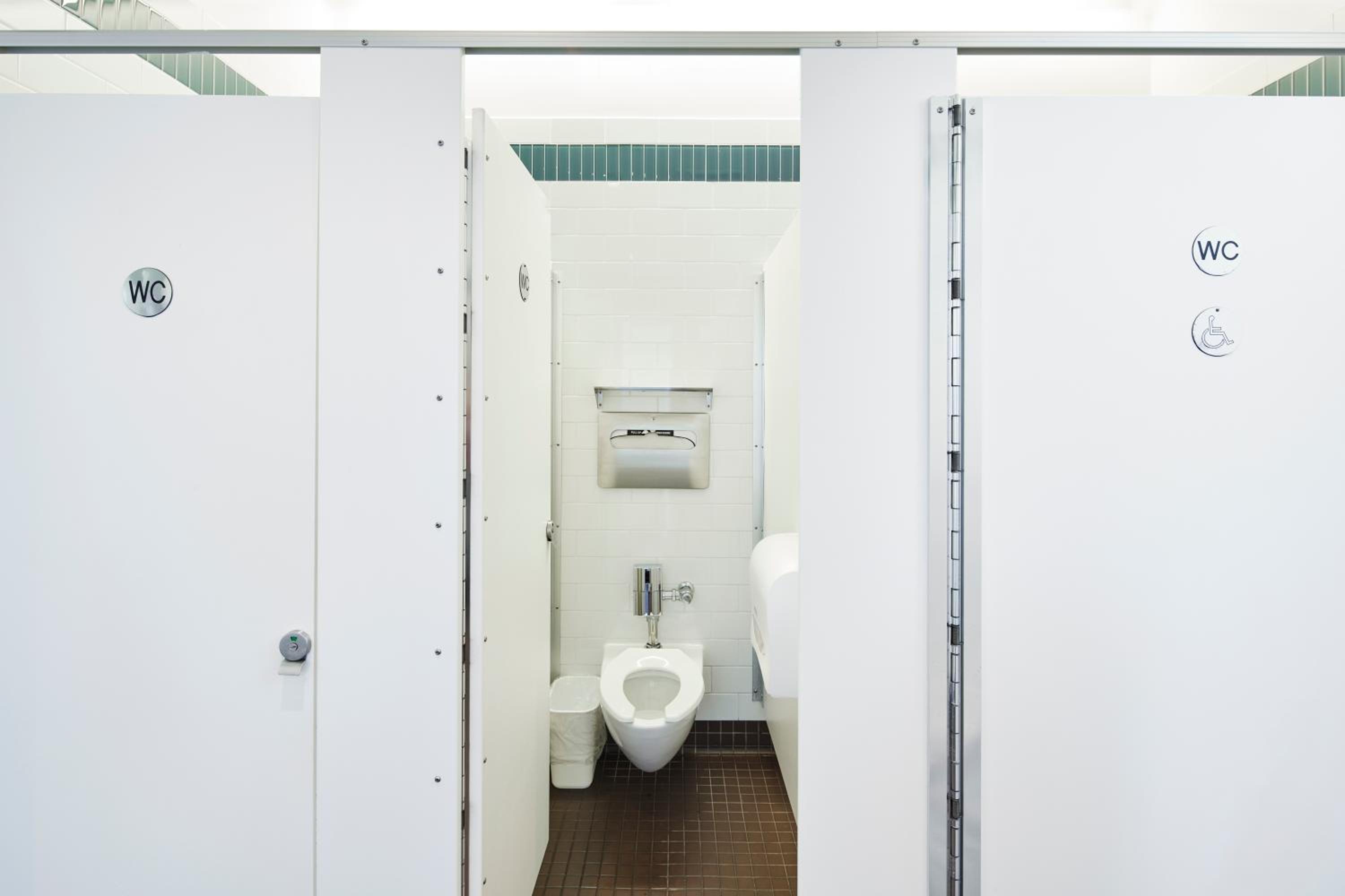 Bed in Men's 6-Bed Dormitory photo 3