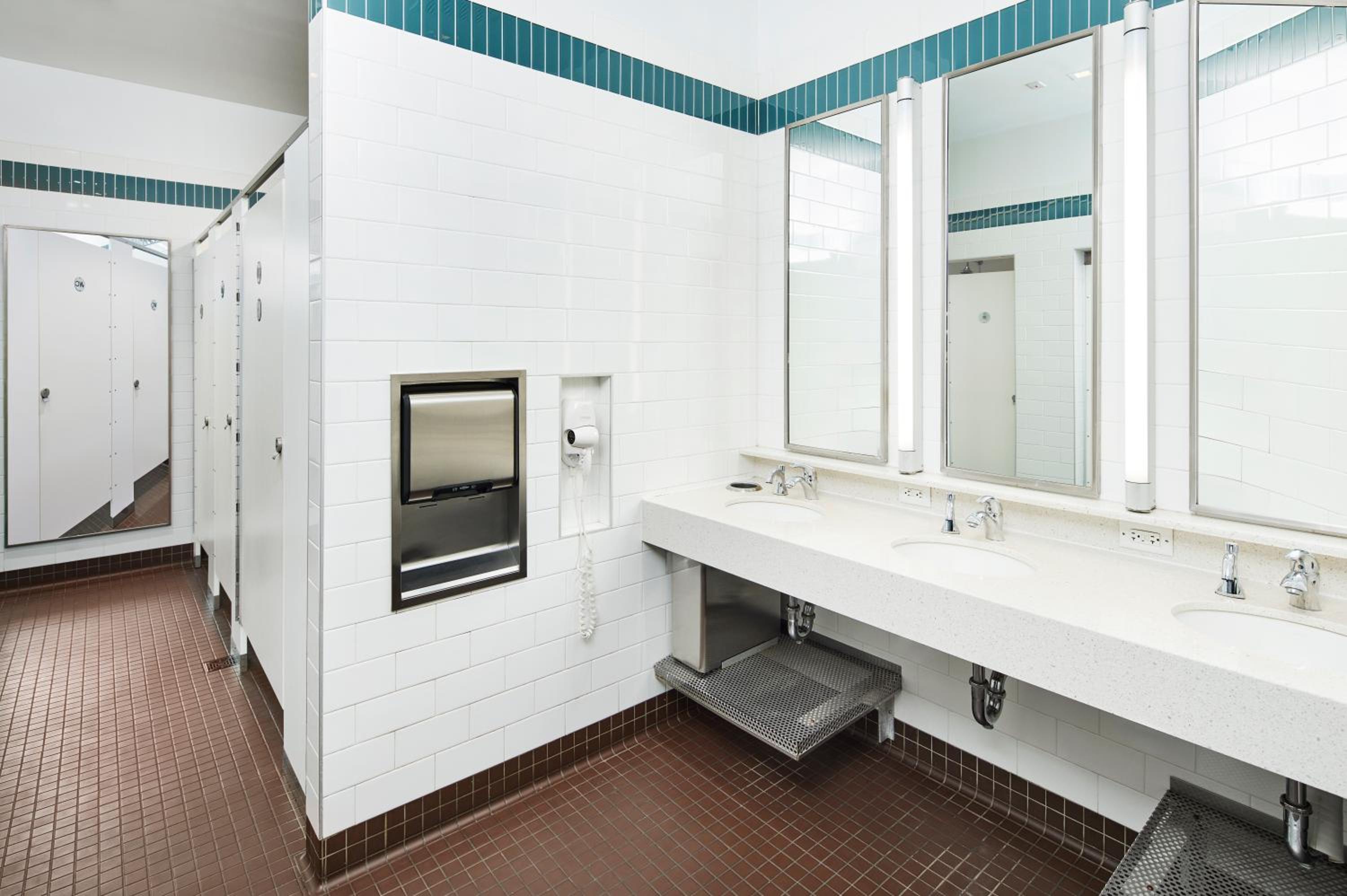 Bed in All-Gender 12-Bed Dormitory photo 3