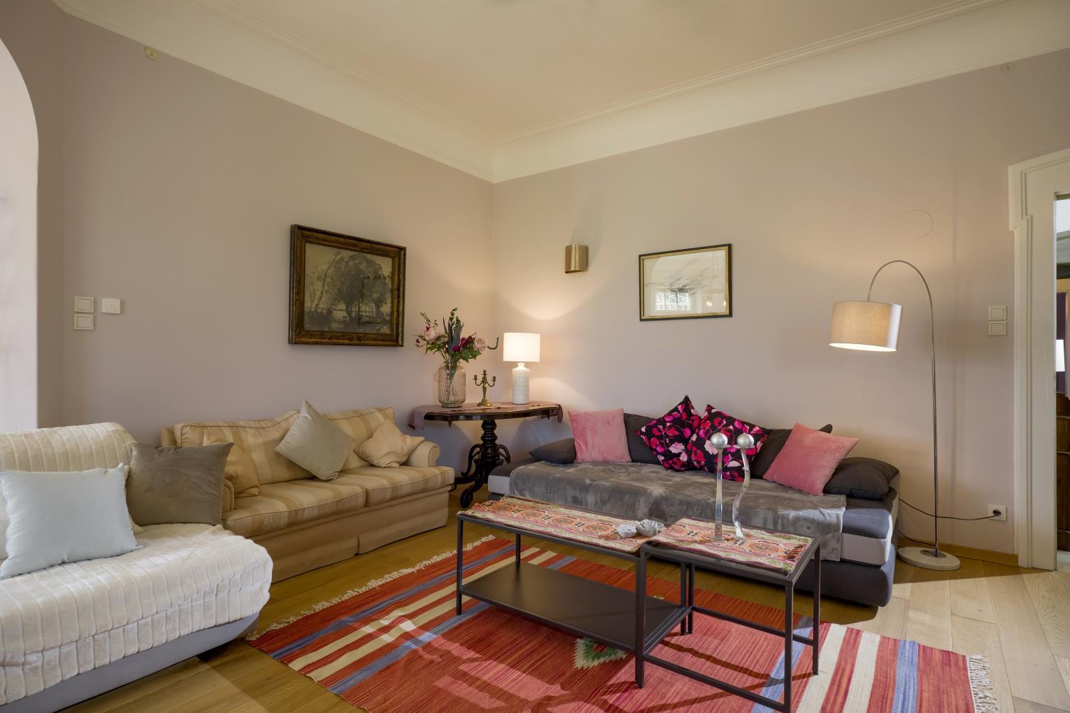 Apartment photo 2