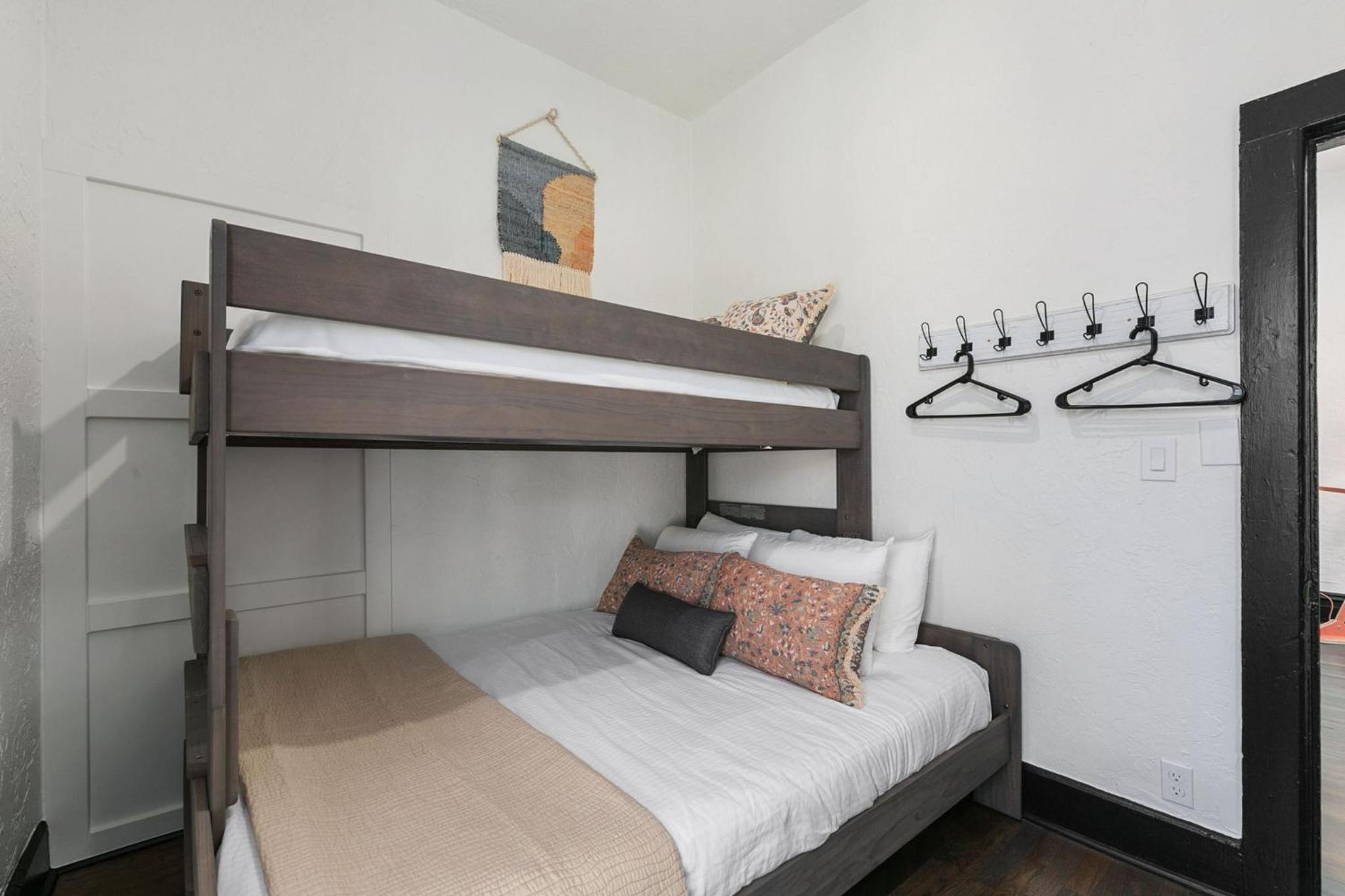 Three-Bedroom House photo 3