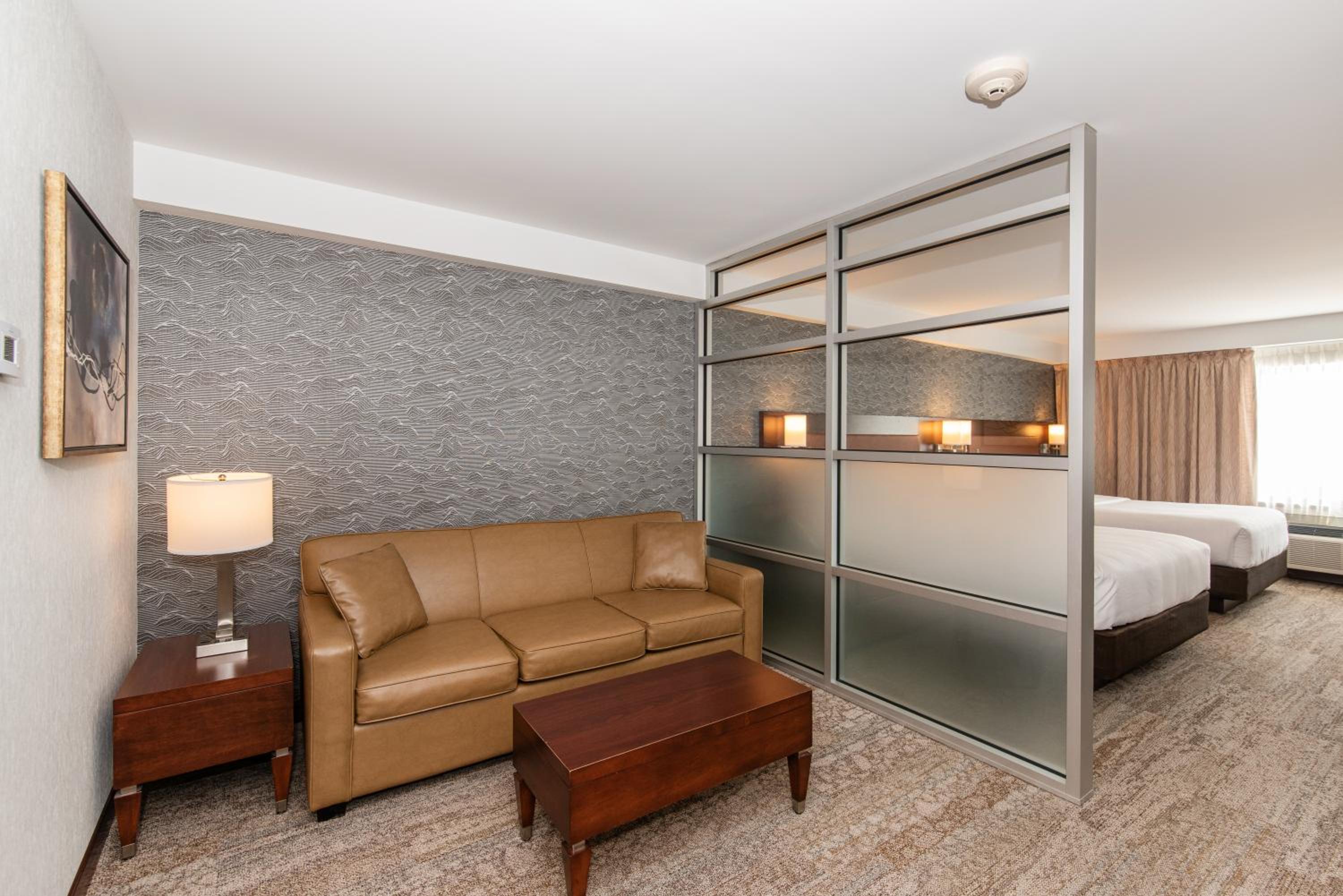 Queen Suite with Two Queen Beds photo 1