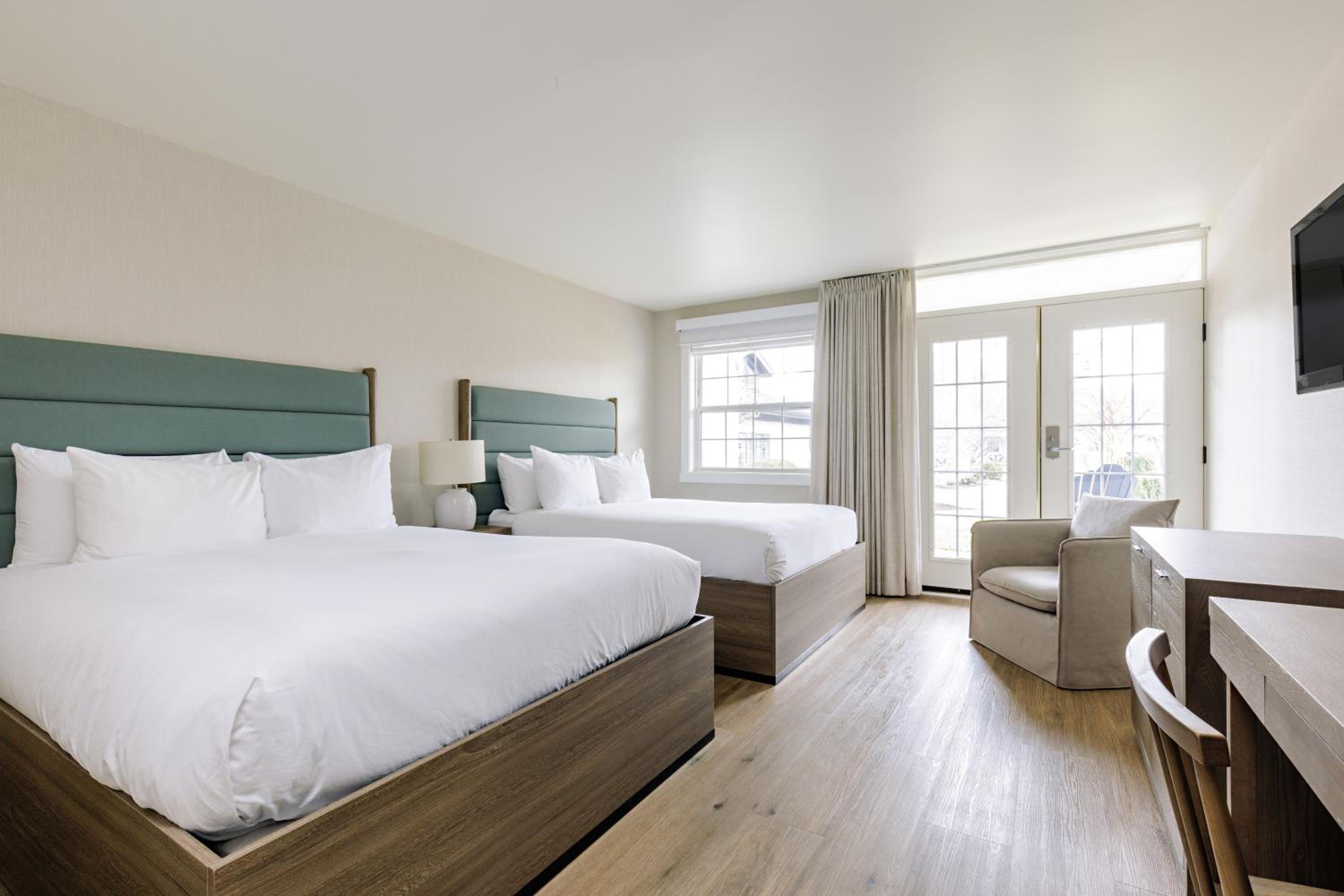 Queen Room with Two Queen Beds and Balcony - Upper Floor/Non-Smoking - Photo 11