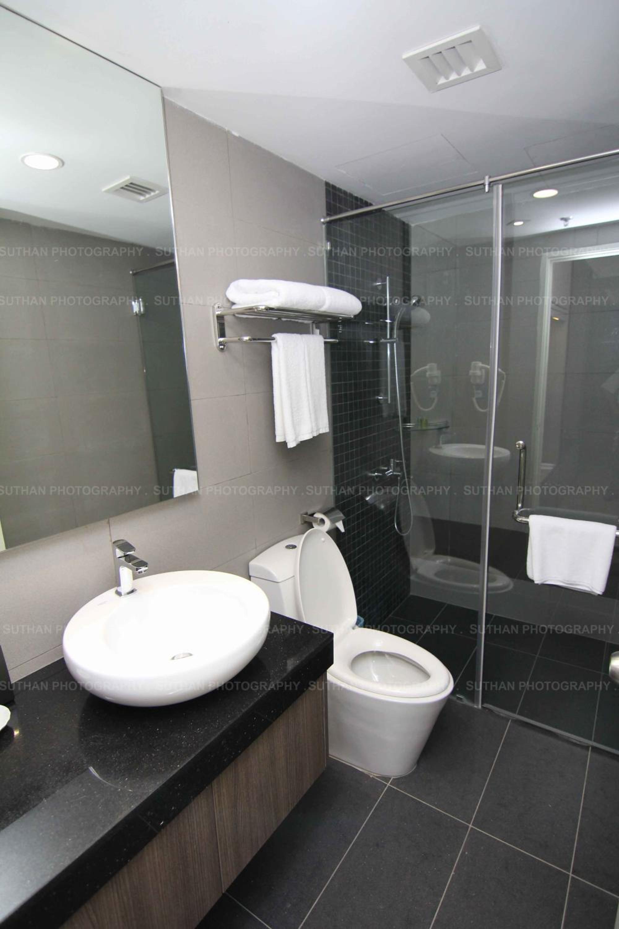 Deluxe King Room - Photo 12