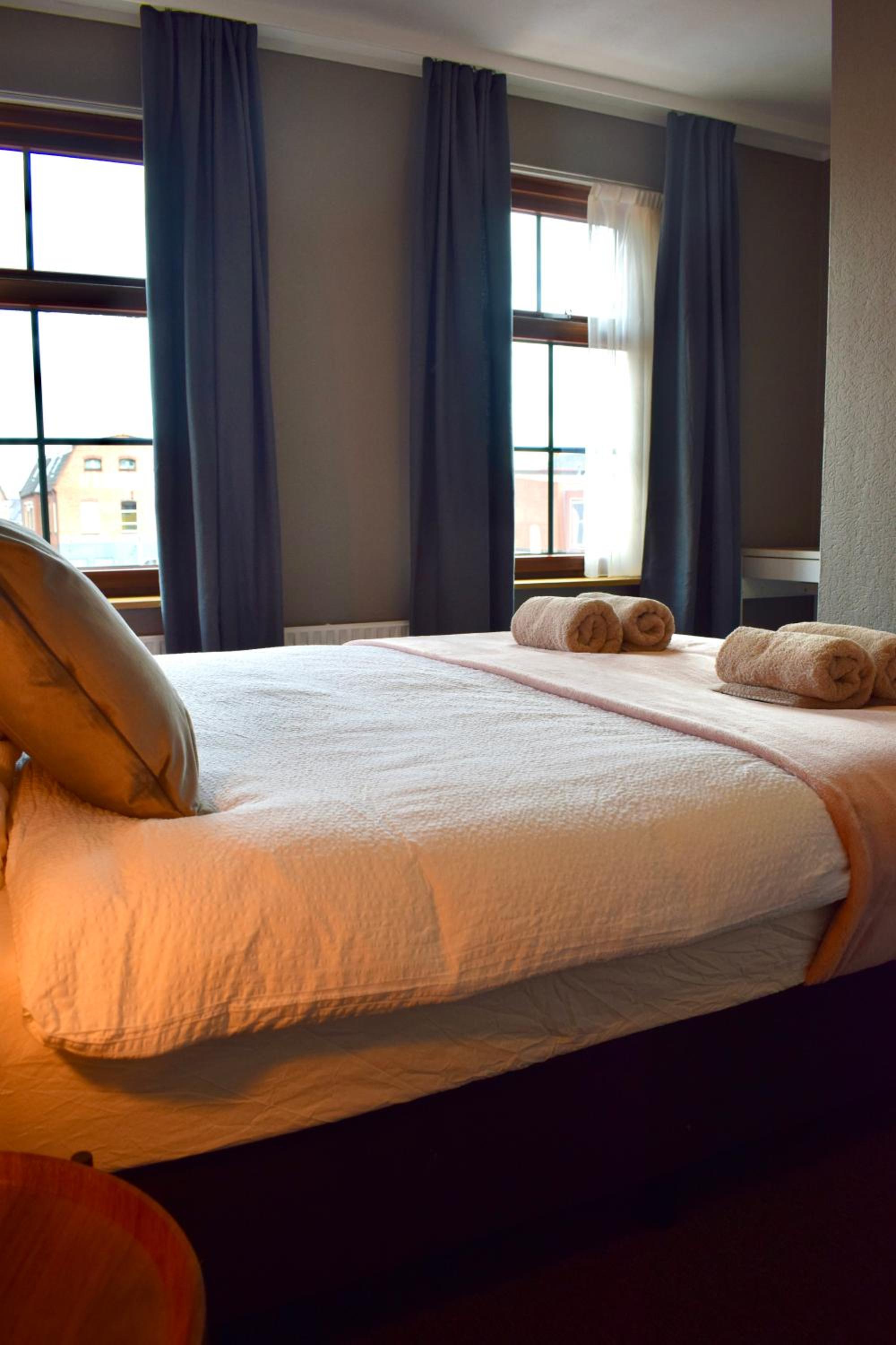 Double Room with Private Bathroom - Photo 2