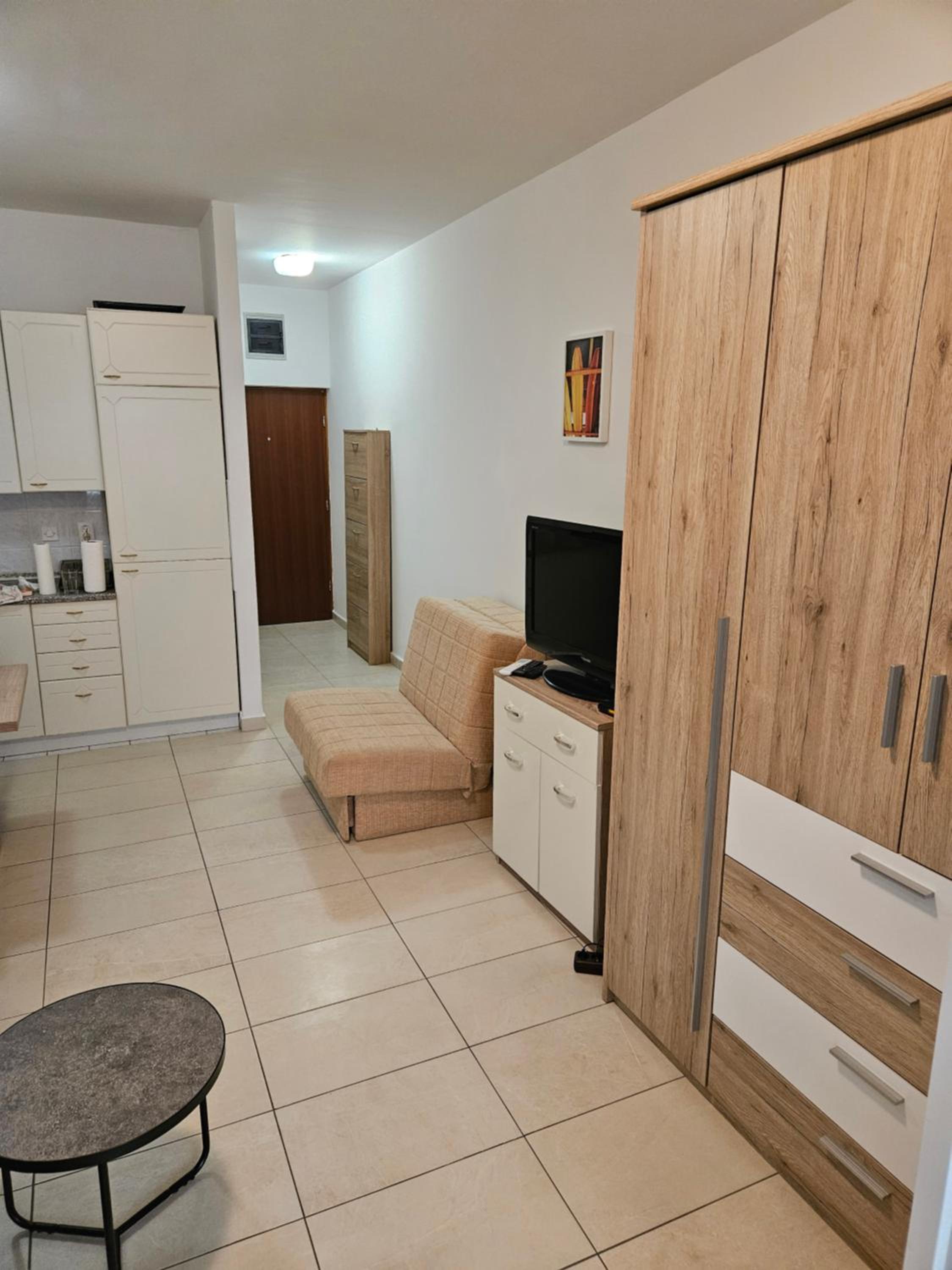 One-Bedroom Apartment photo 1