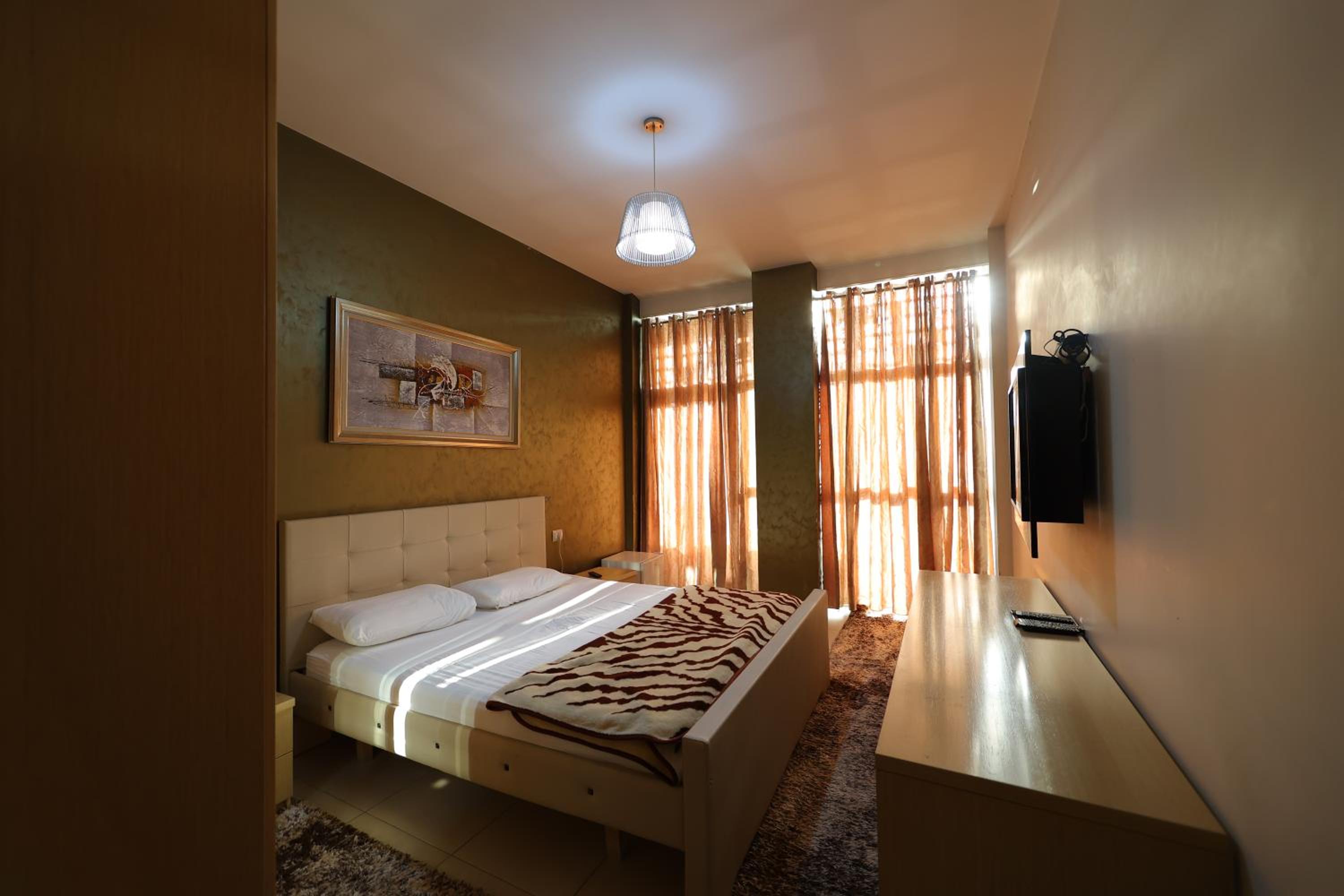 Deluxe Double Room (2 Adults + 1 Child)