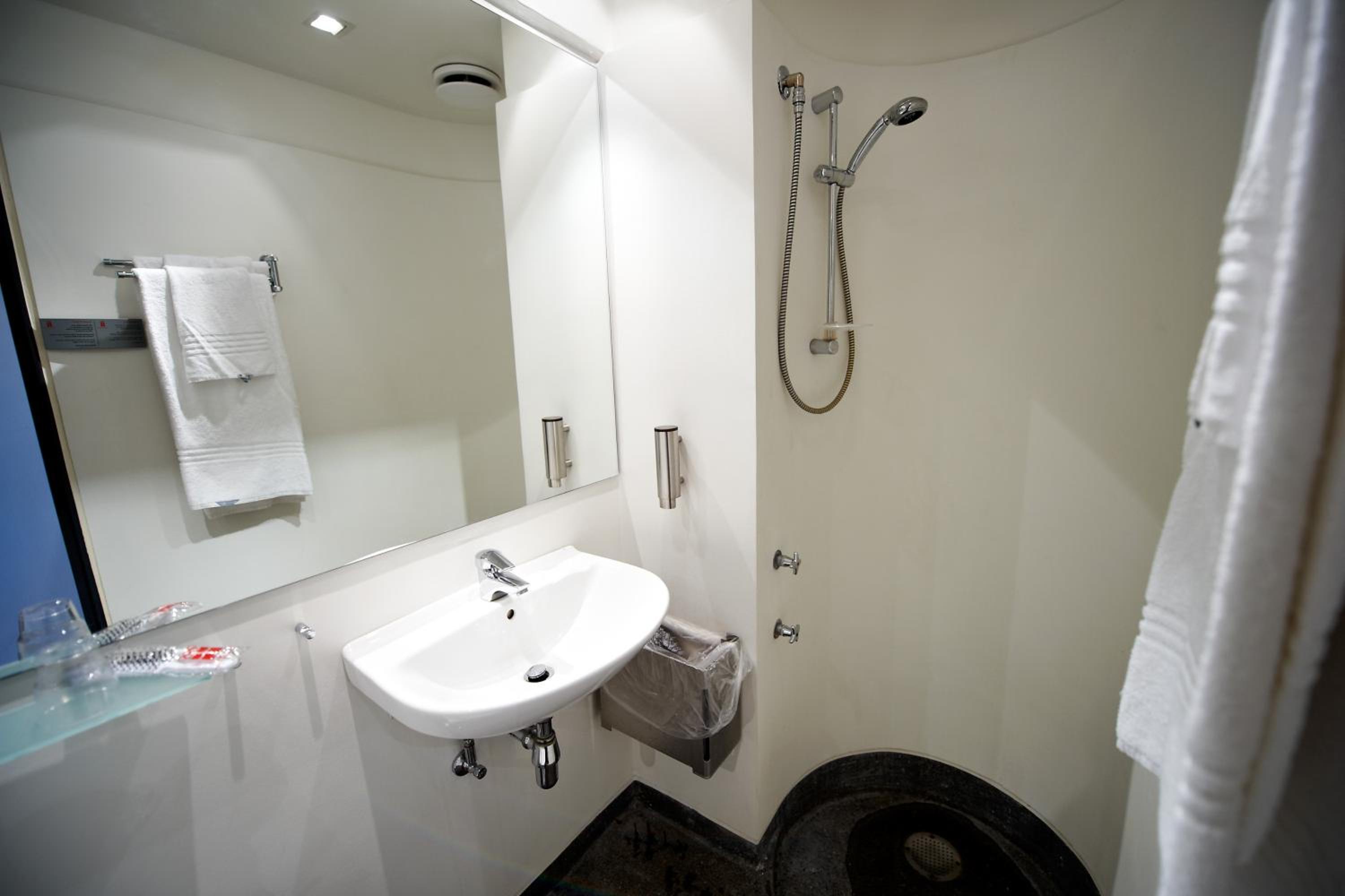 Single Room photo 3