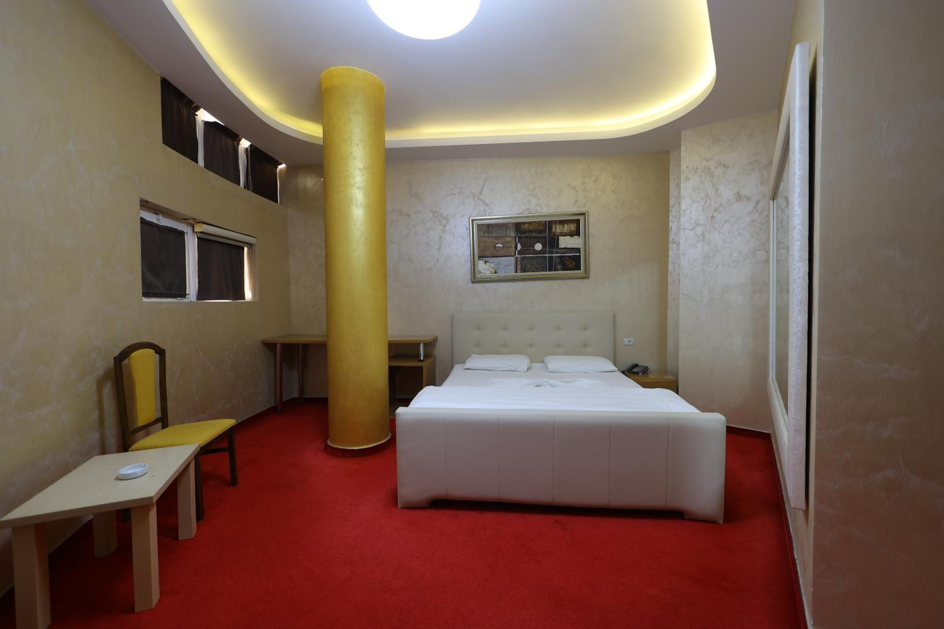 Deluxe Room (2 Adults + 1 Child)