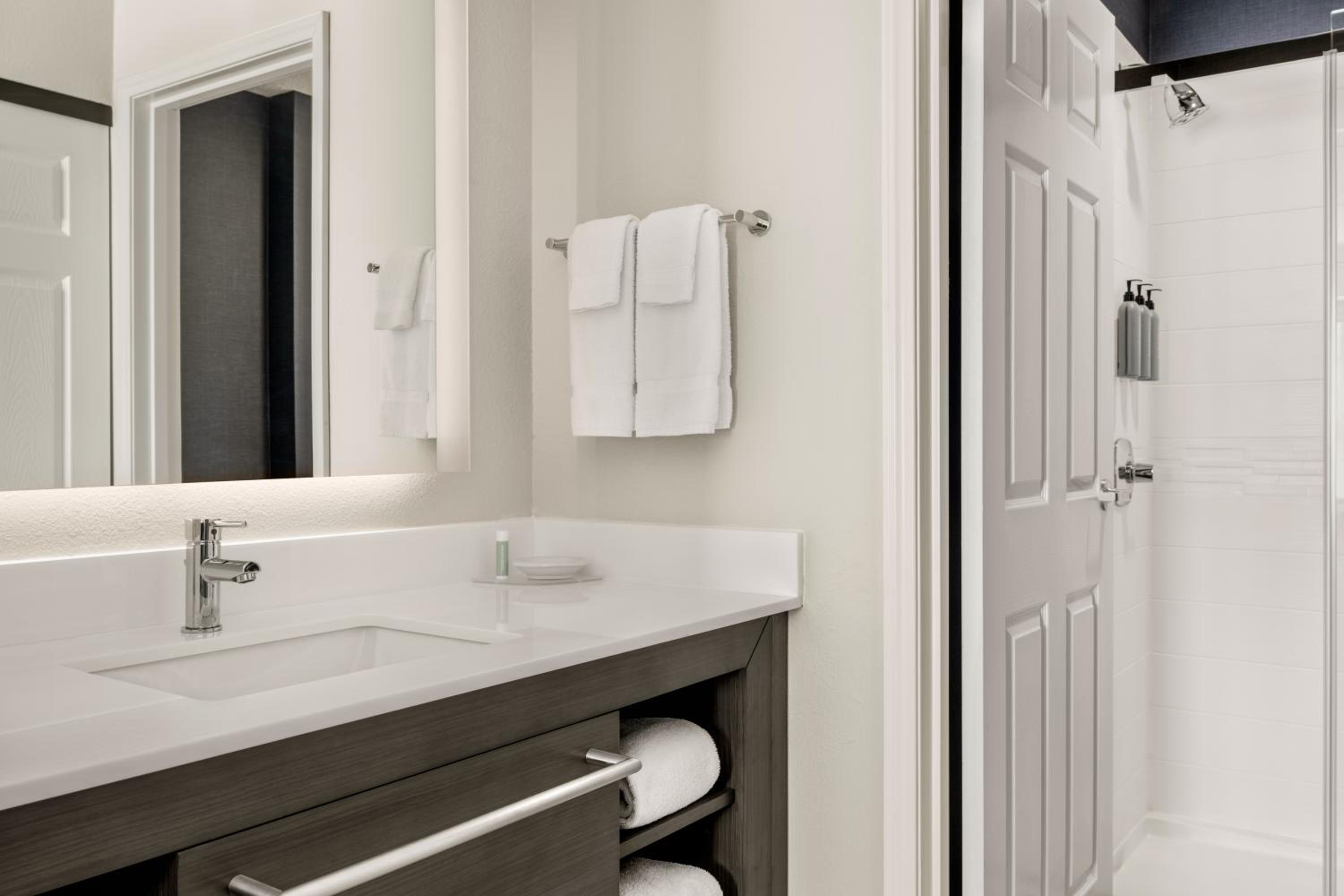 Two-Bedroom Suite - Photo 2