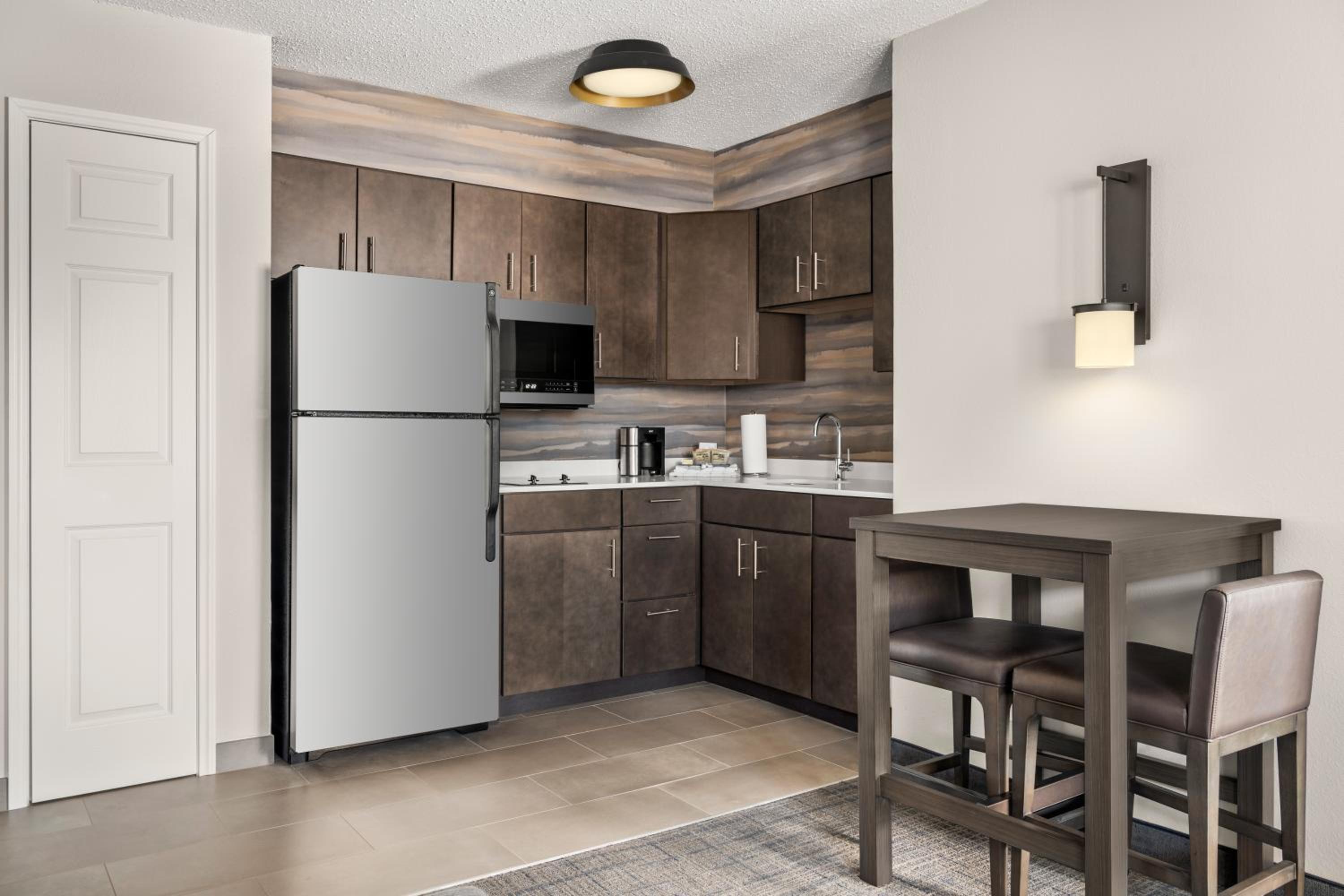 One-Bedroom Suite - Photo 2