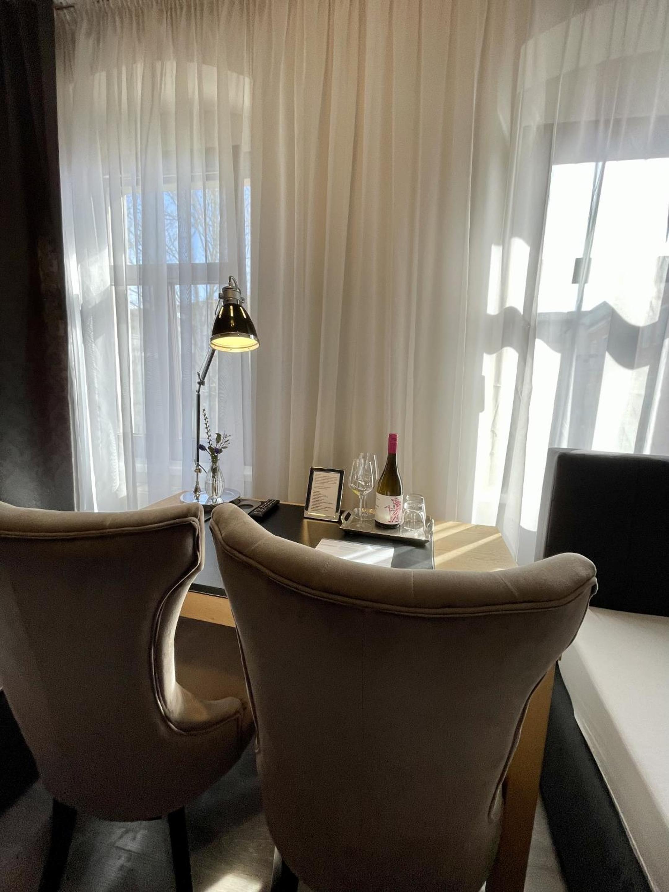 Standard Twin Room - Photo 2