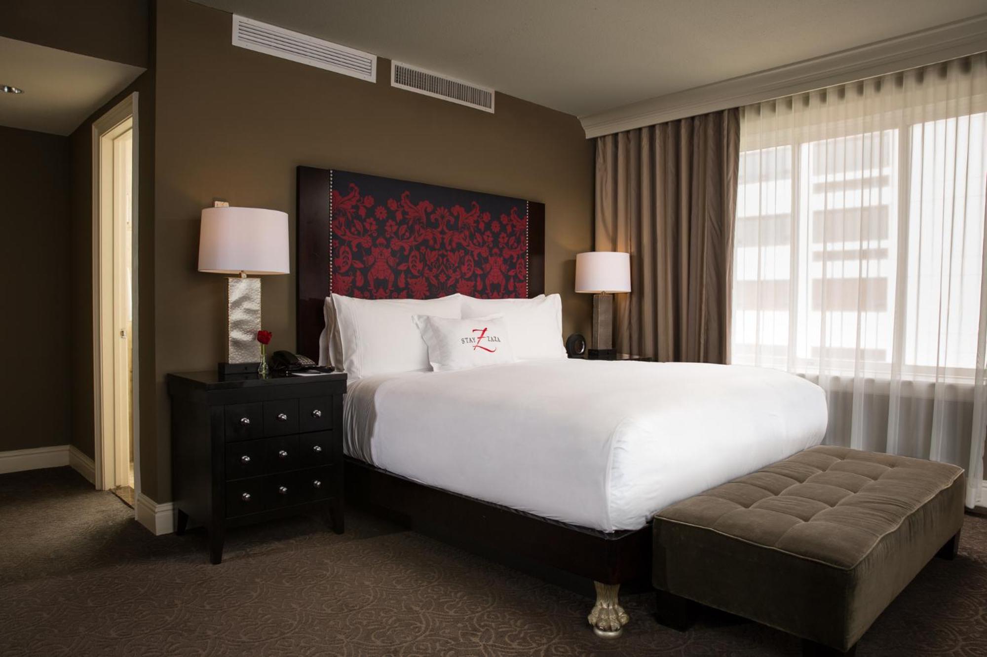 Standard, 1 King Bed - Photo 2