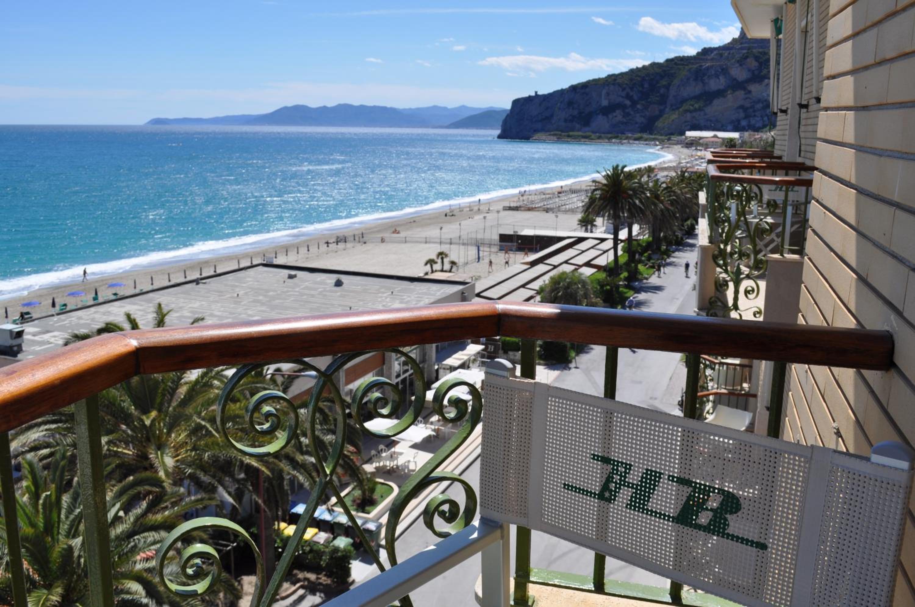 Deluxe Double or Twin Room with Sea View photo 3