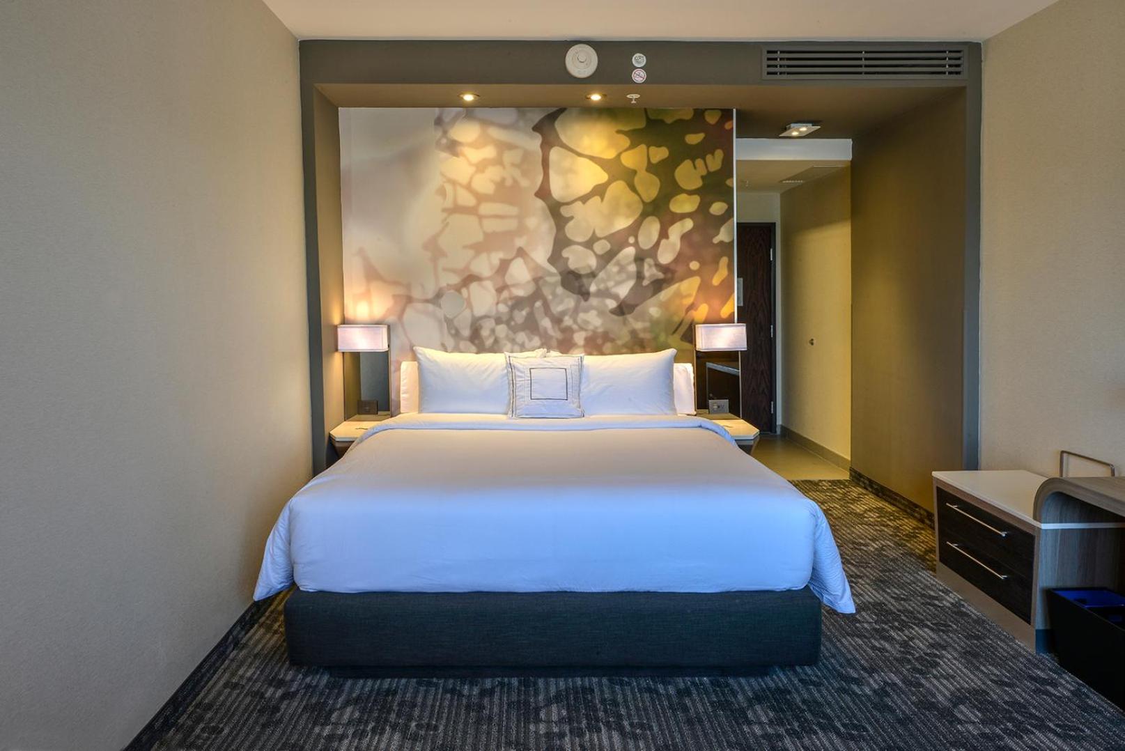 Guest Room, 1 King - Photo 1
