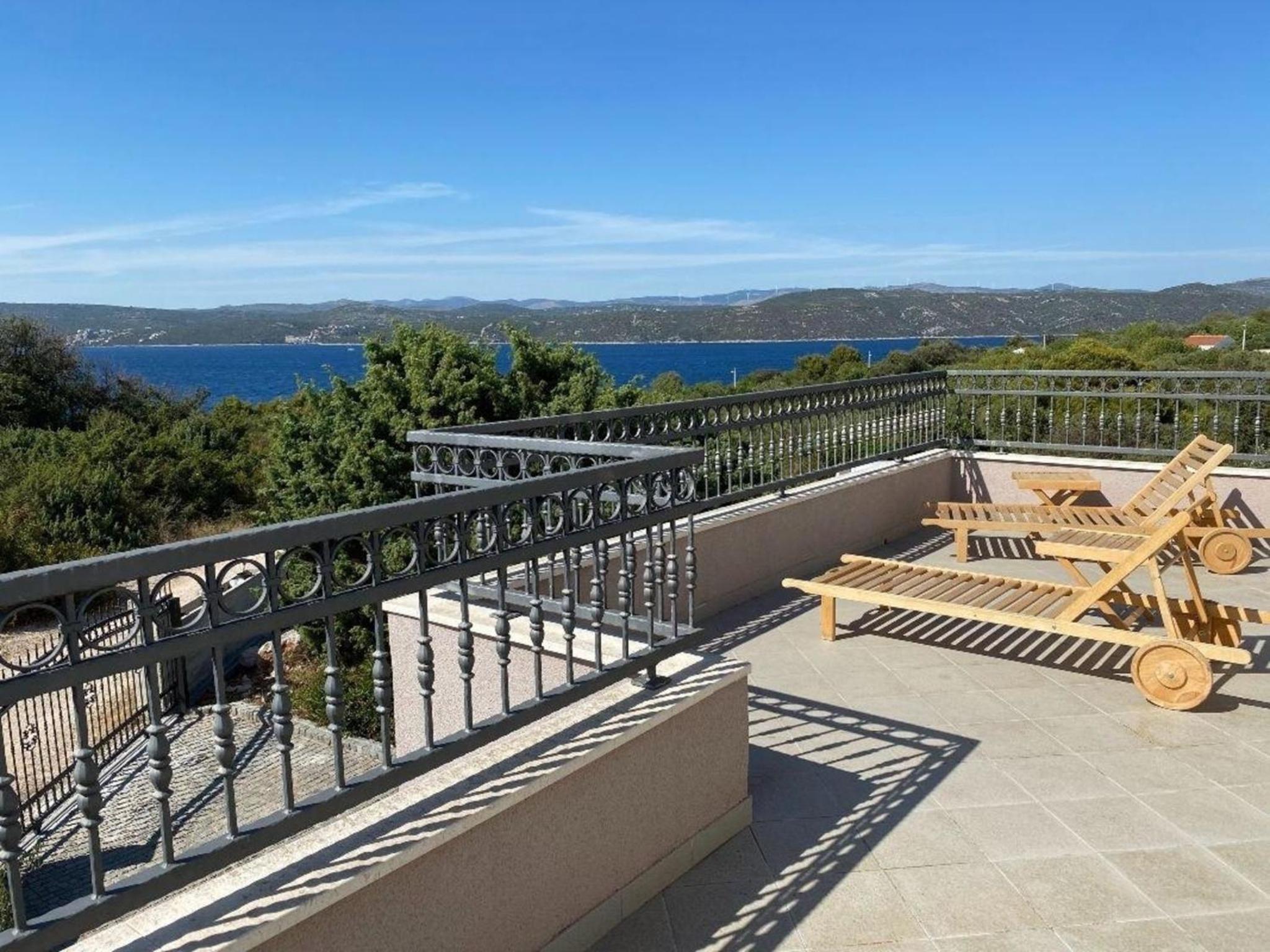 Three-Bedroom Vacation Home  photo 2