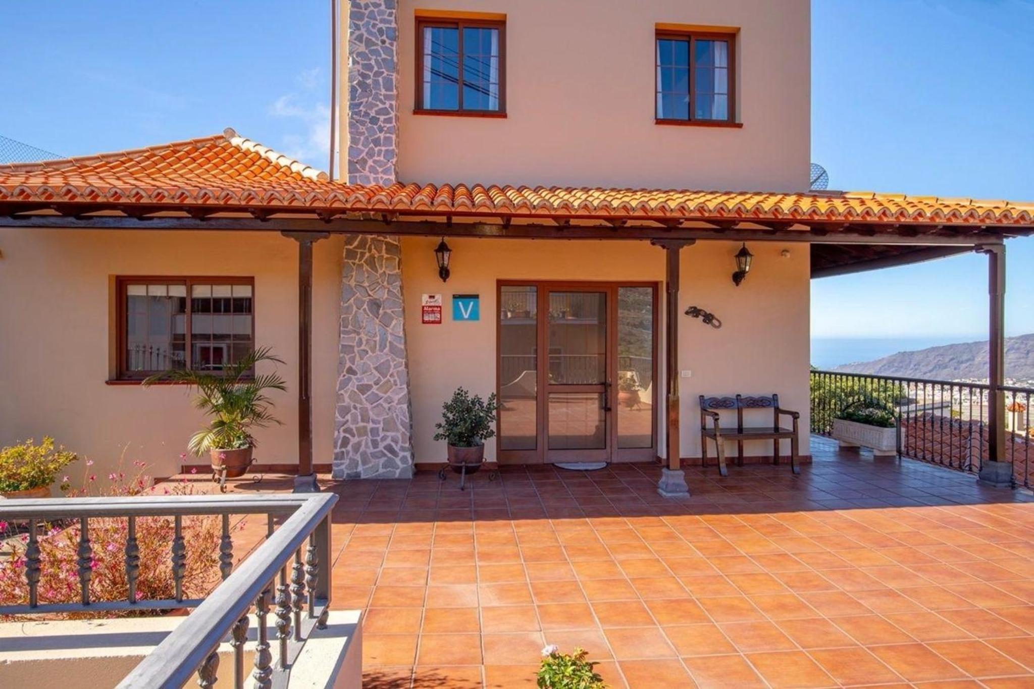 Three-Bedroom Vacation Home  photo 3