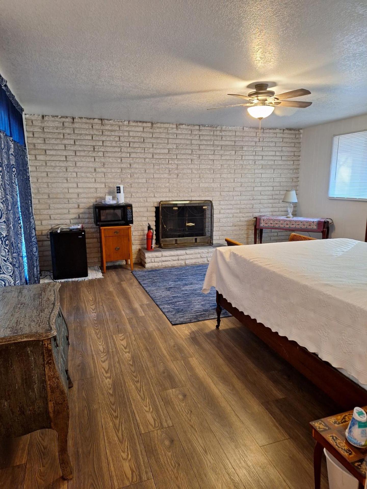 Double Room With Private Bathroom photo 2
