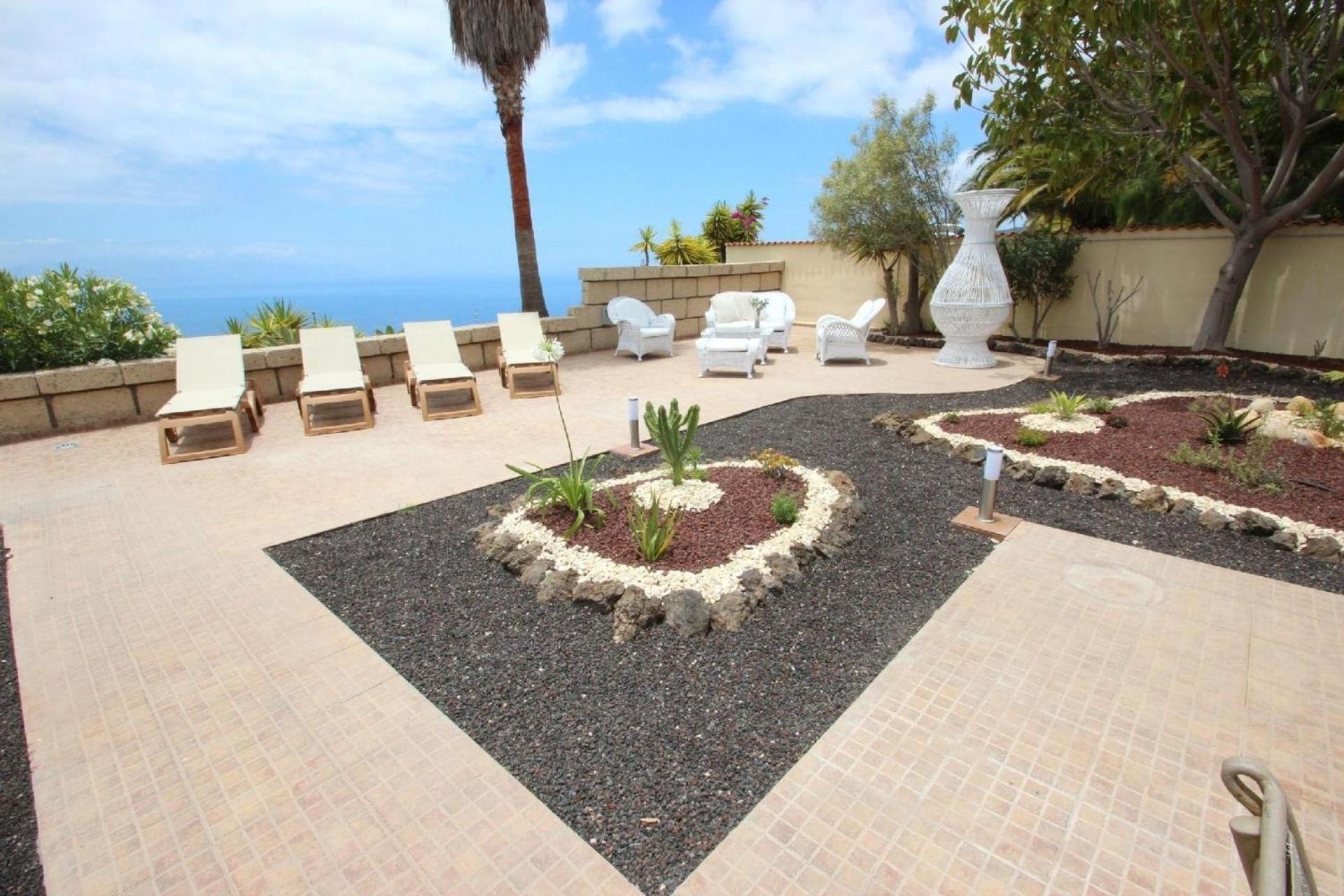 Four-Bedroom Vacation Home photo 2