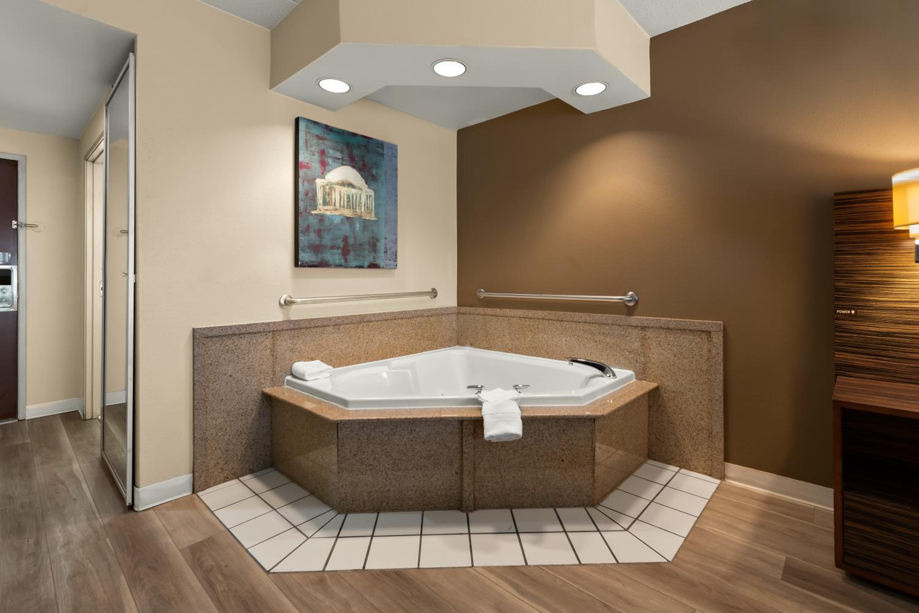 Deluxe King Studio Suite - Non-Smoking - Photo 4