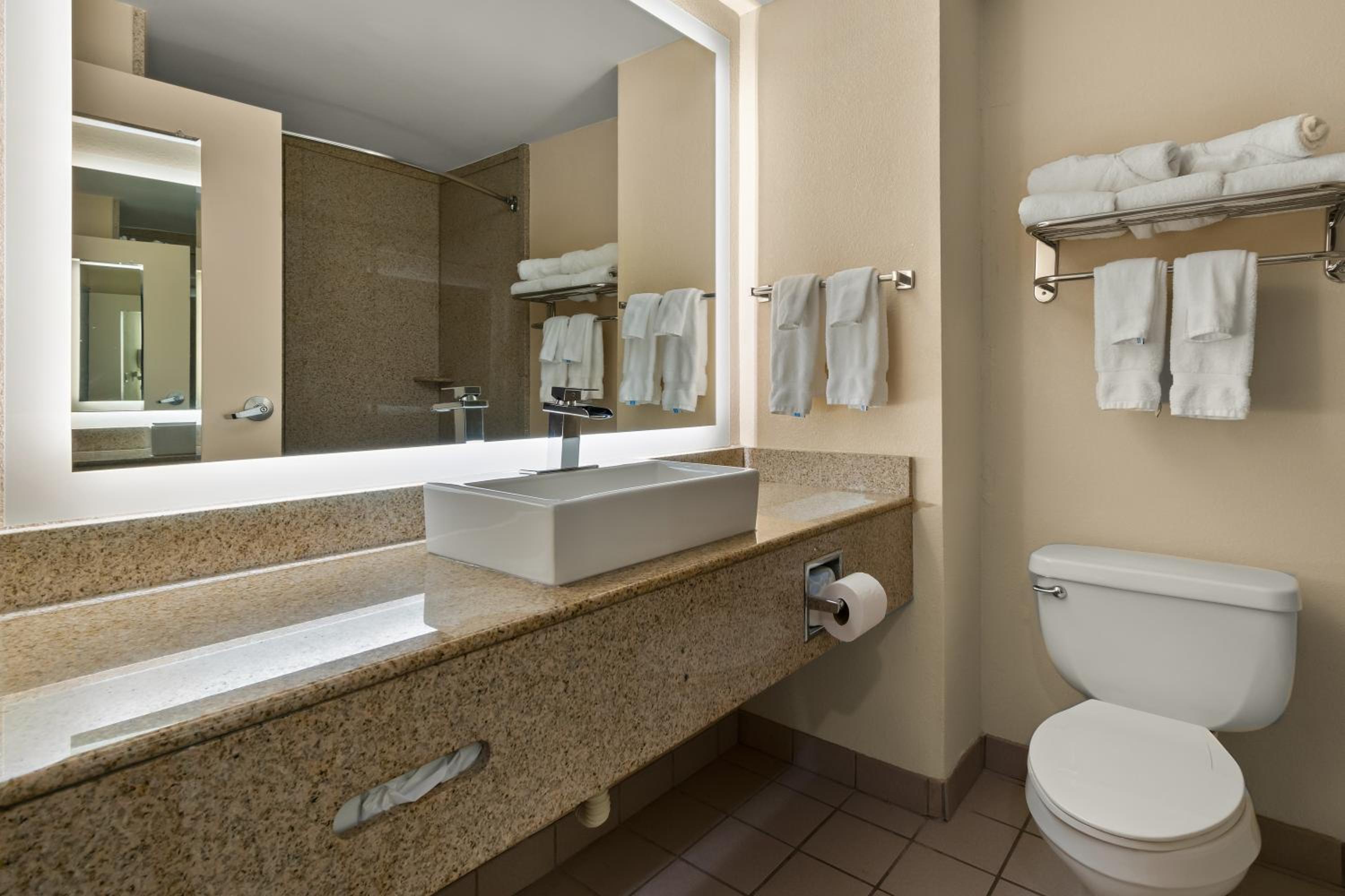 King Studio Suite - Non-Smoking - Photo 2