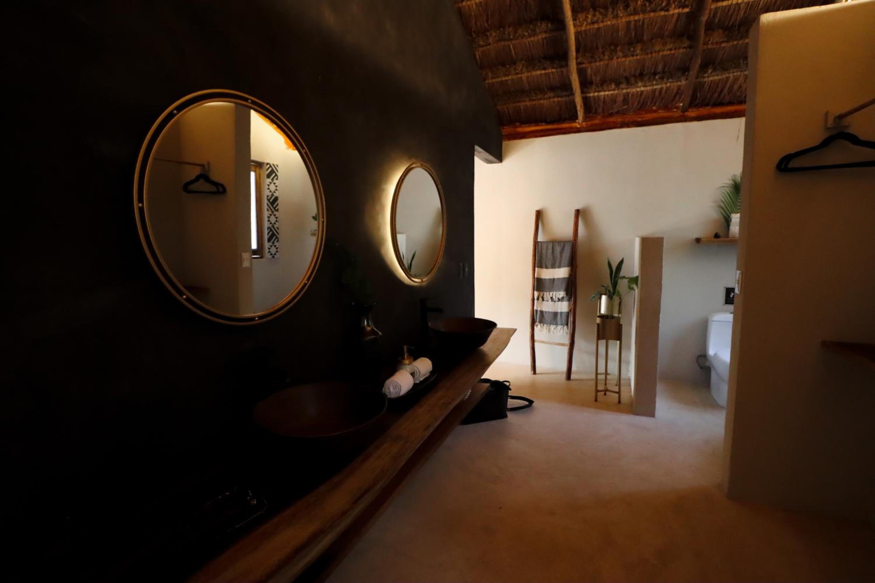 Villa with Private Pool - Photo 23