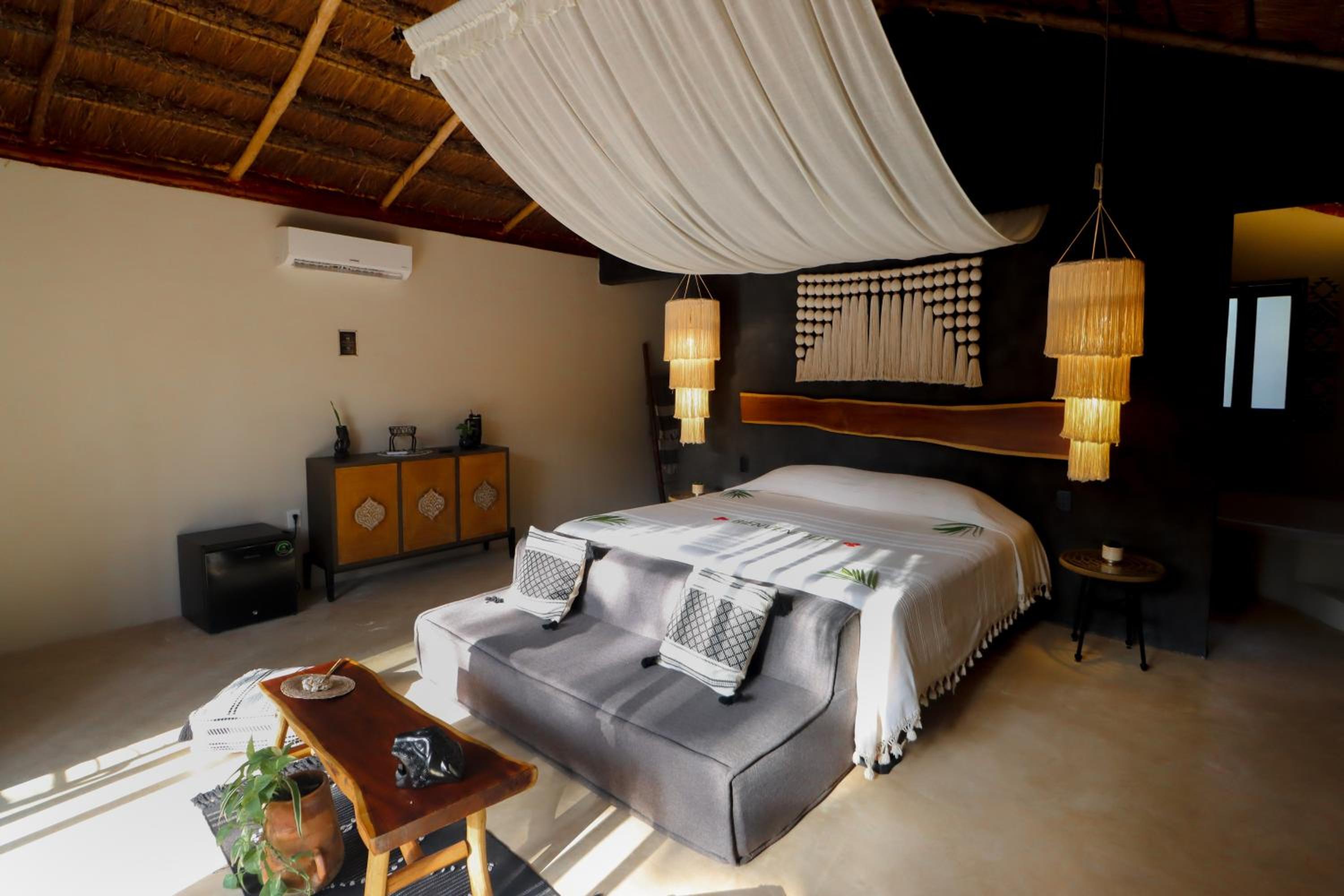 Villa with Private Pool - Photo 2