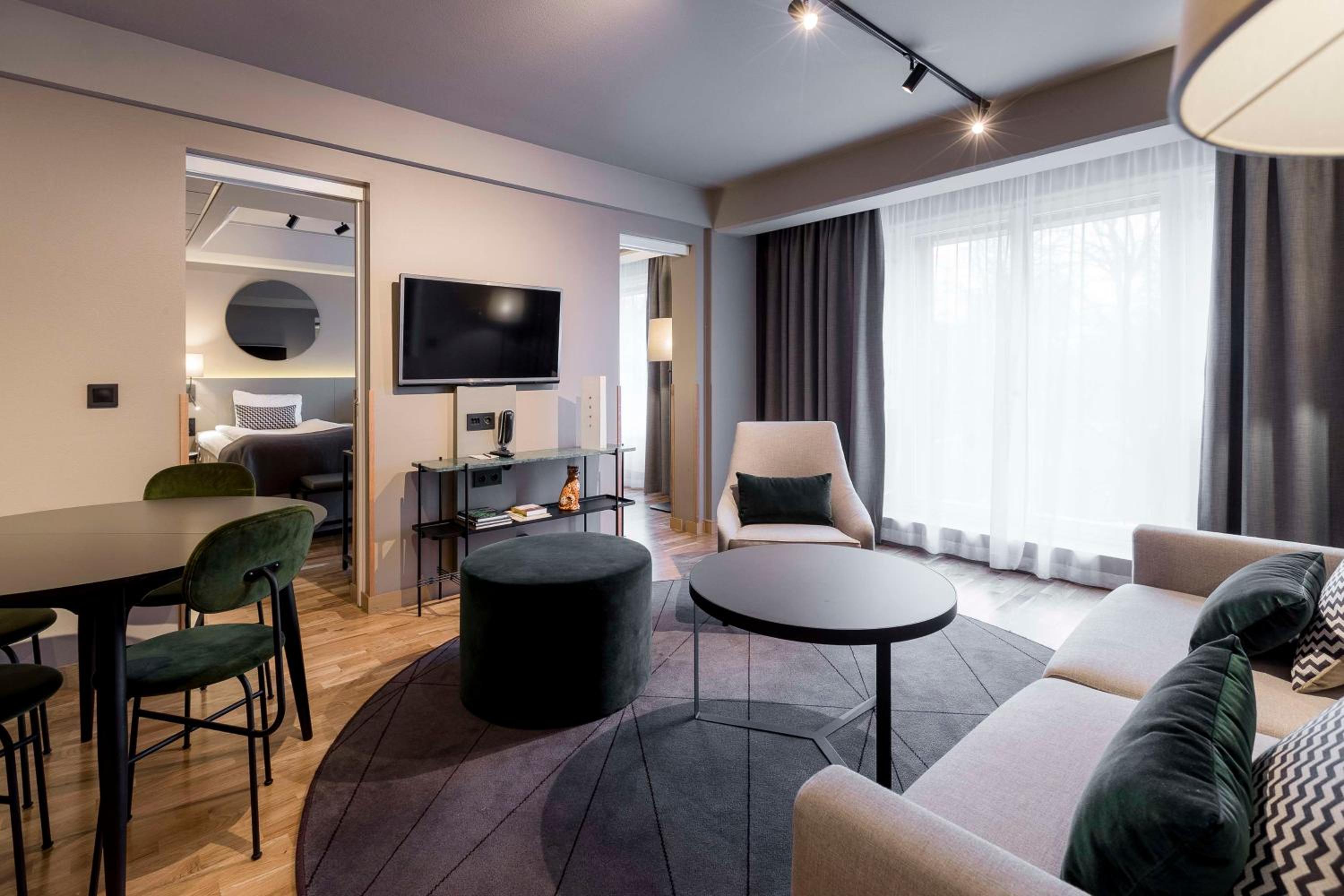 Presidential Suite thumbnail 5