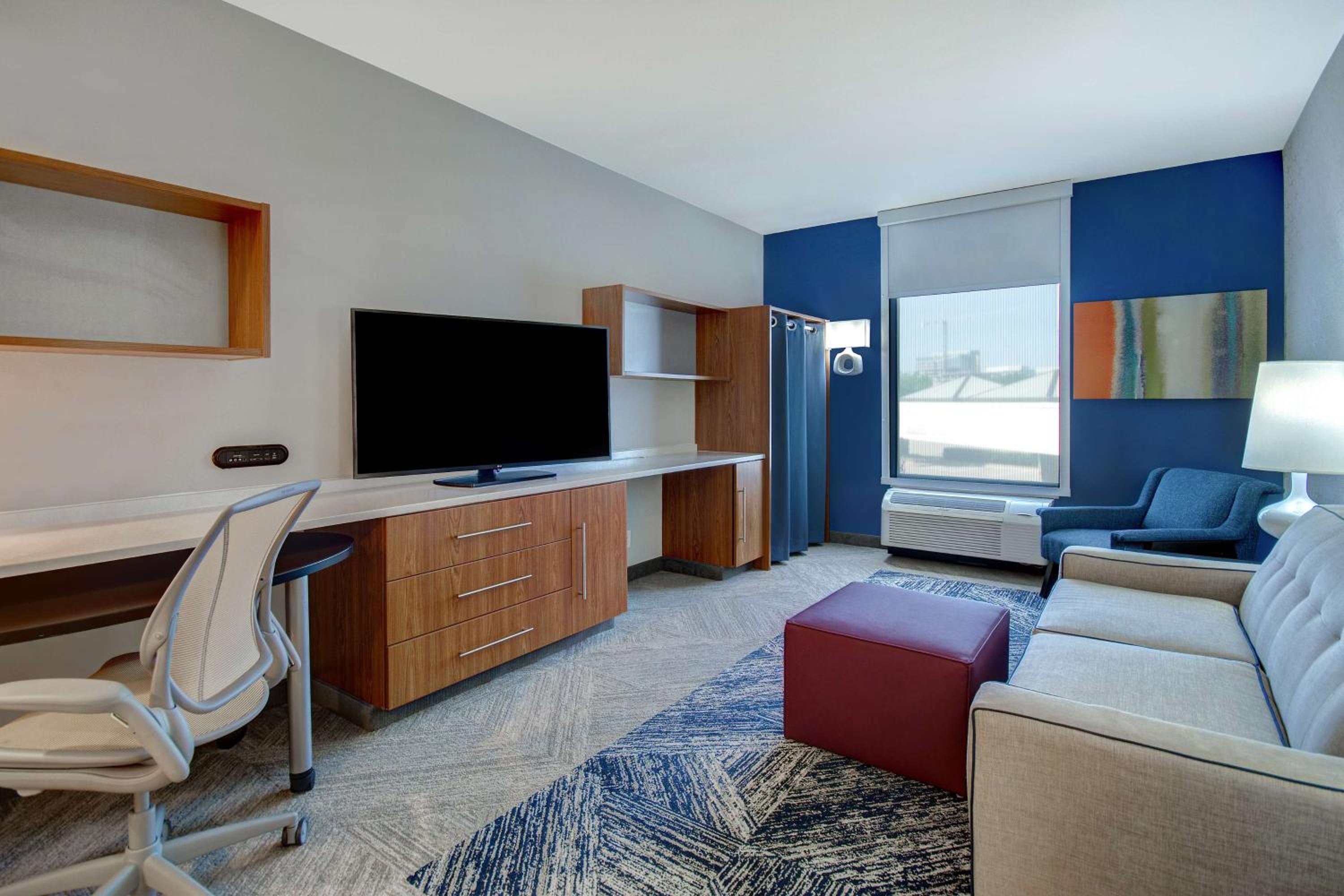 King Suite with Roll-In Shower - Mobility and Hearing Access/Non-Smoking