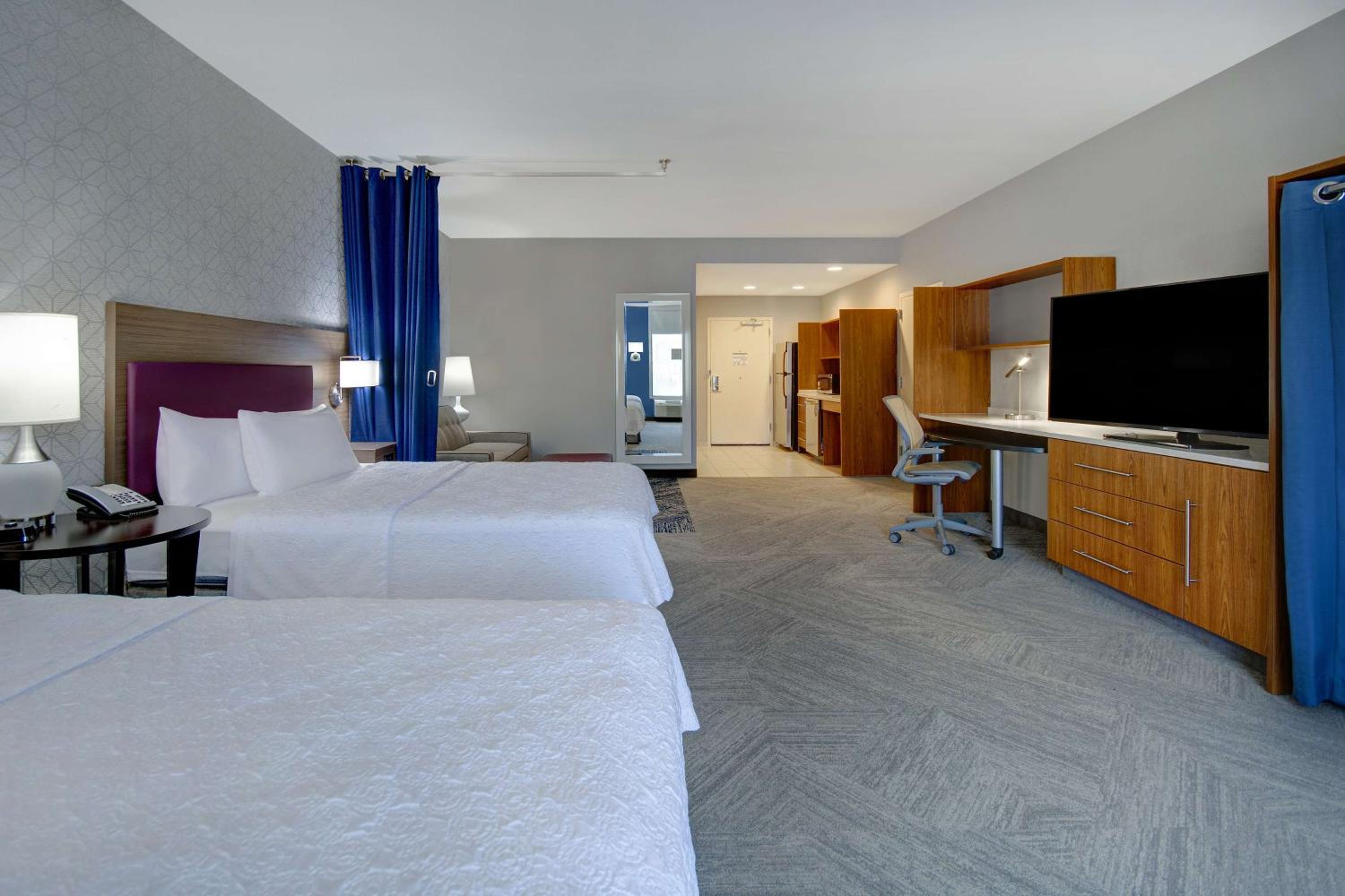 Queen Studio with Two Queen Beds - Mobility and Hearing Access/Non-Smoking photo 3