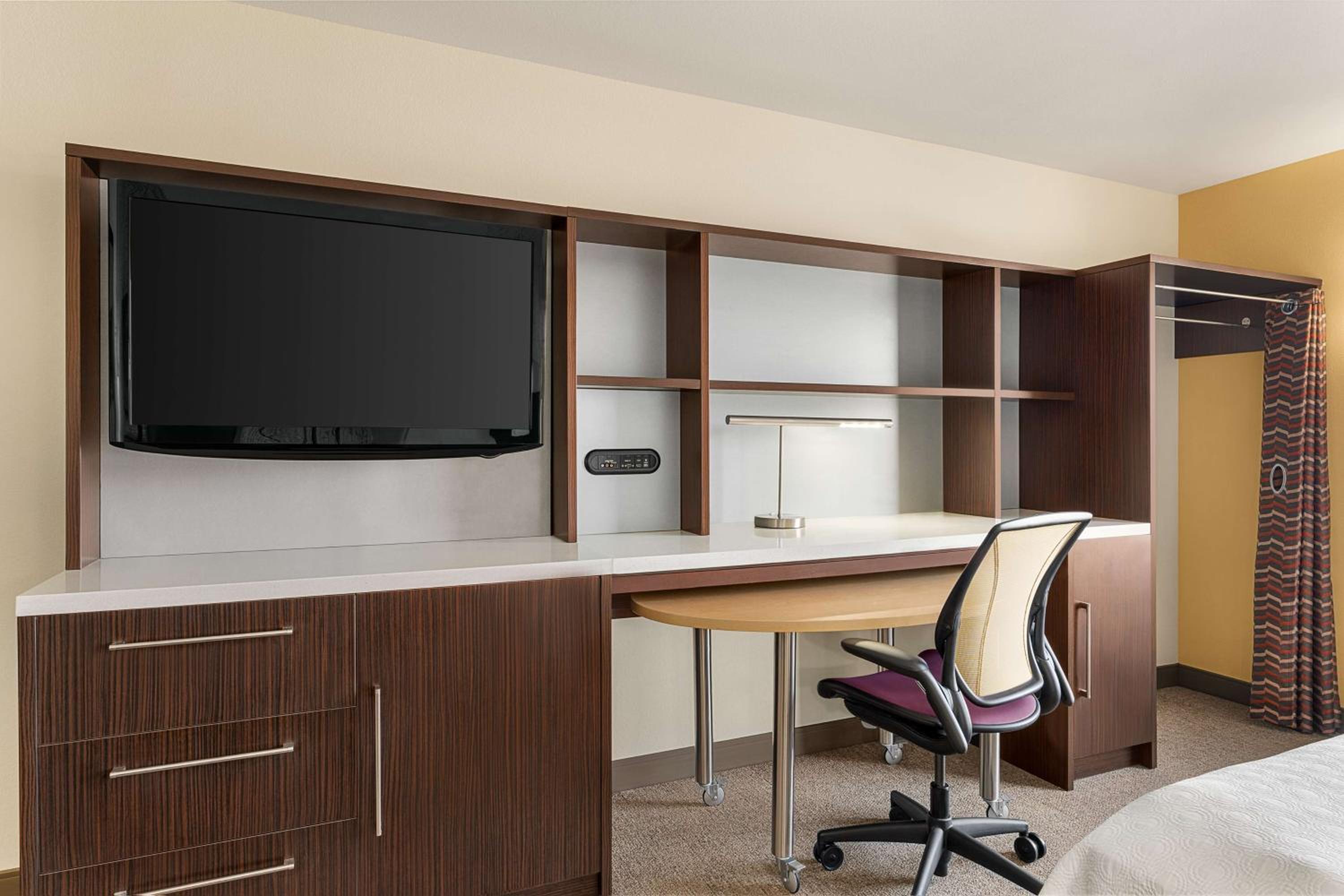 King Studio - Mobility and Hearing Access/Non-Smoking - Photo 10