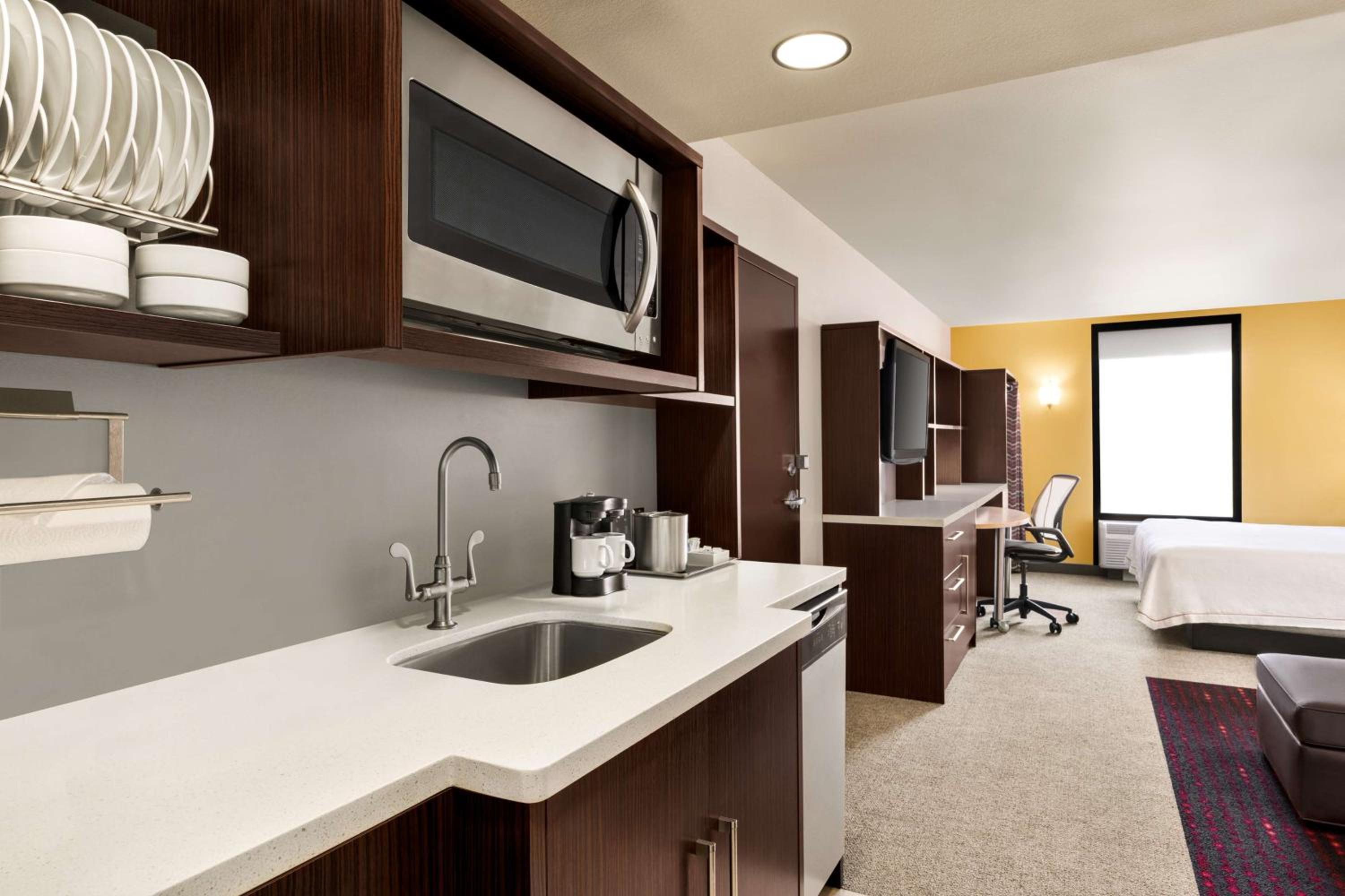 King Studio - Mobility and Hearing Access/Non-Smoking - Photo 14