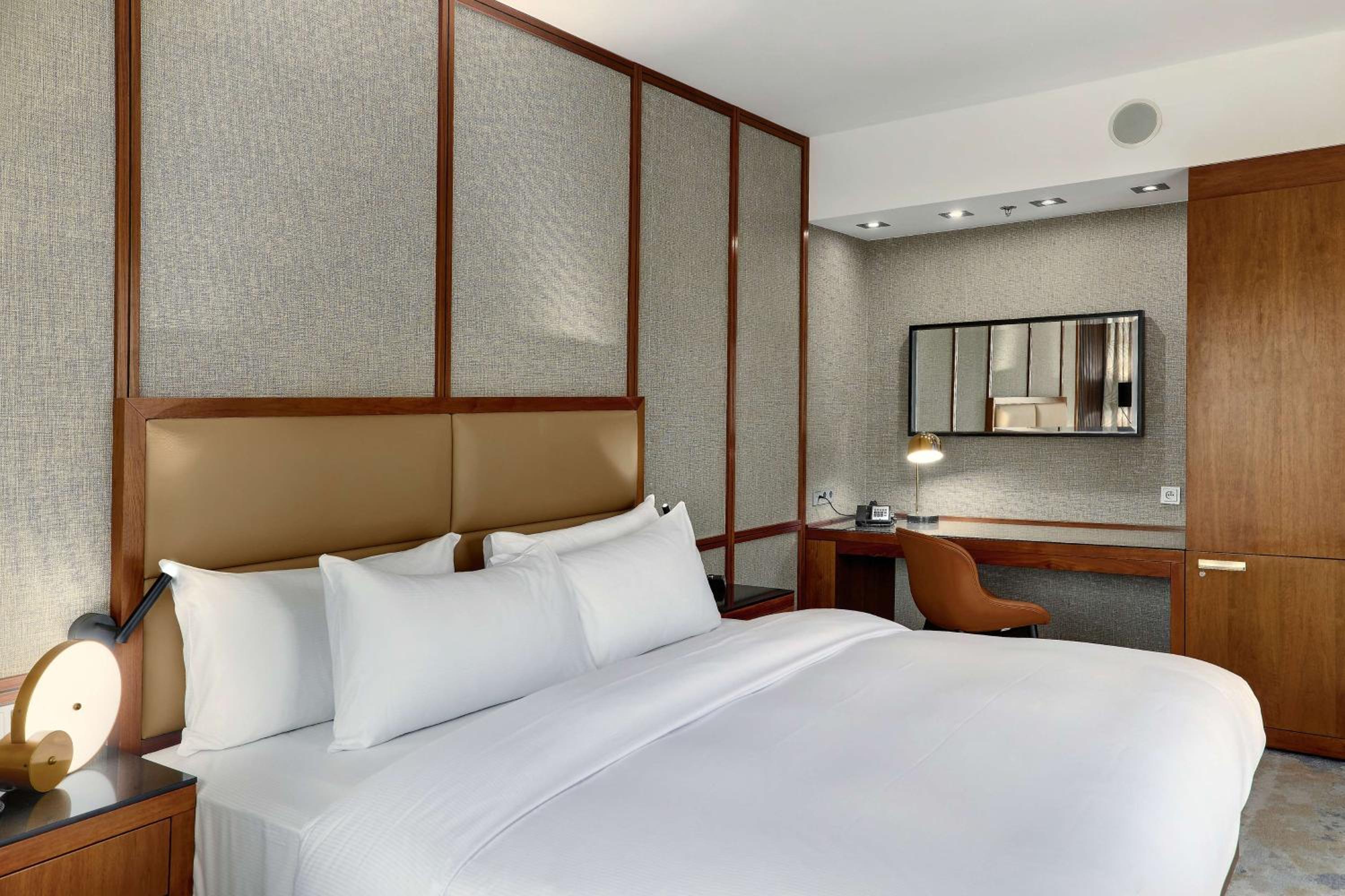 King Guest Room - Photo 4