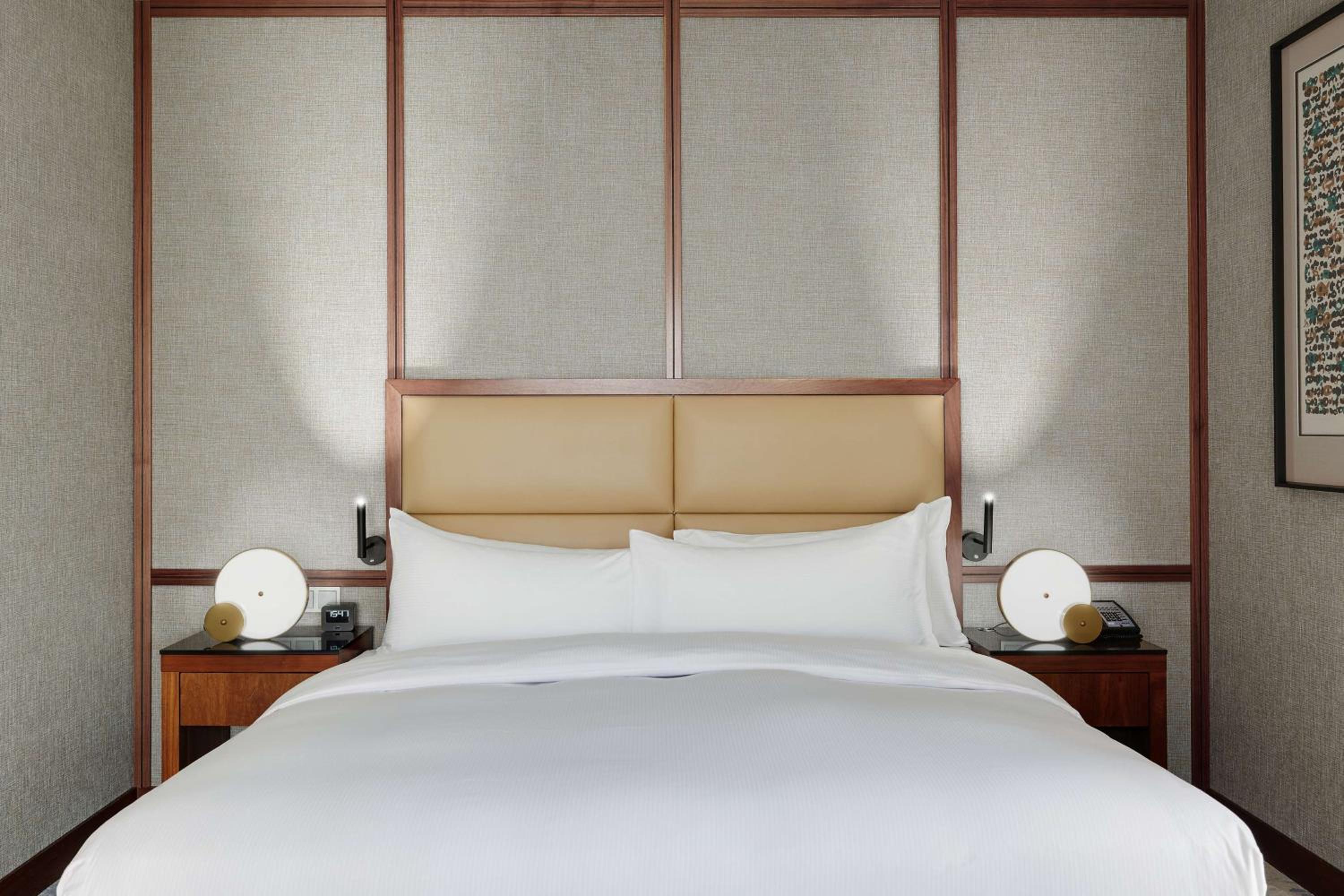 King Guest Room - Photo 6