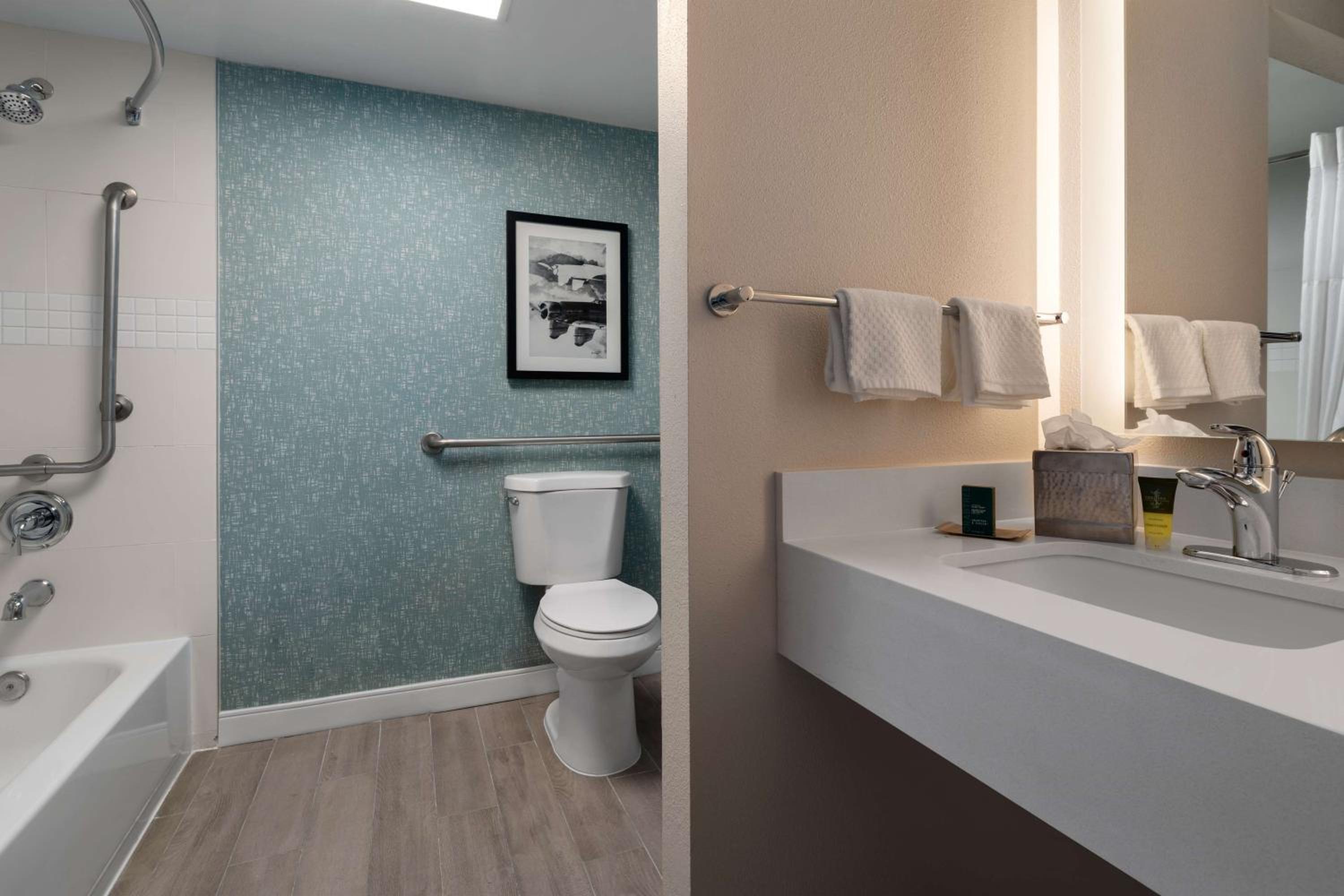 Queen Room with Two Queen Beds with Bath Tub - Mobility and Hearing Access - Photo 2