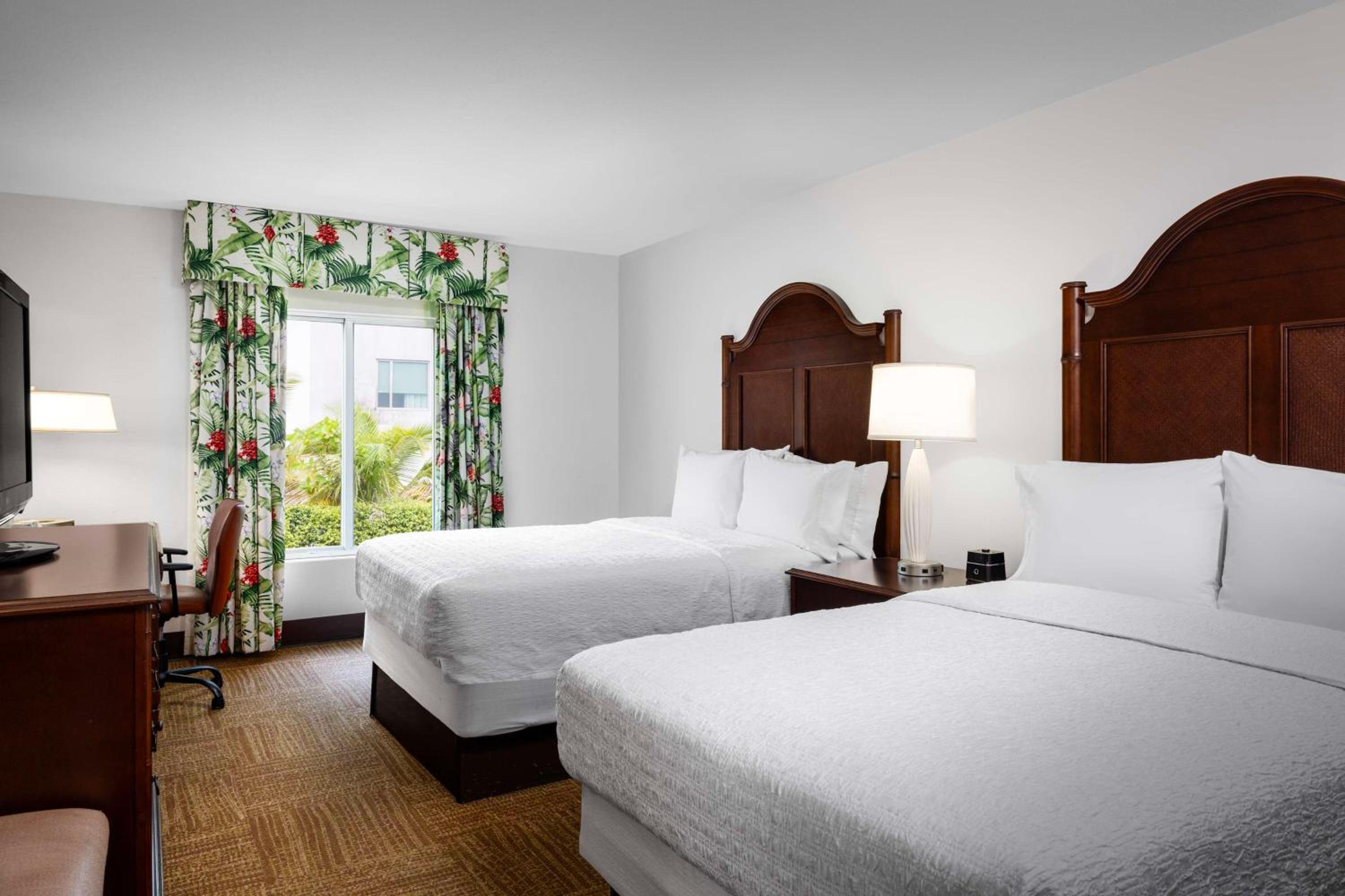 Double Room with Two Double Beds - Photo 2
