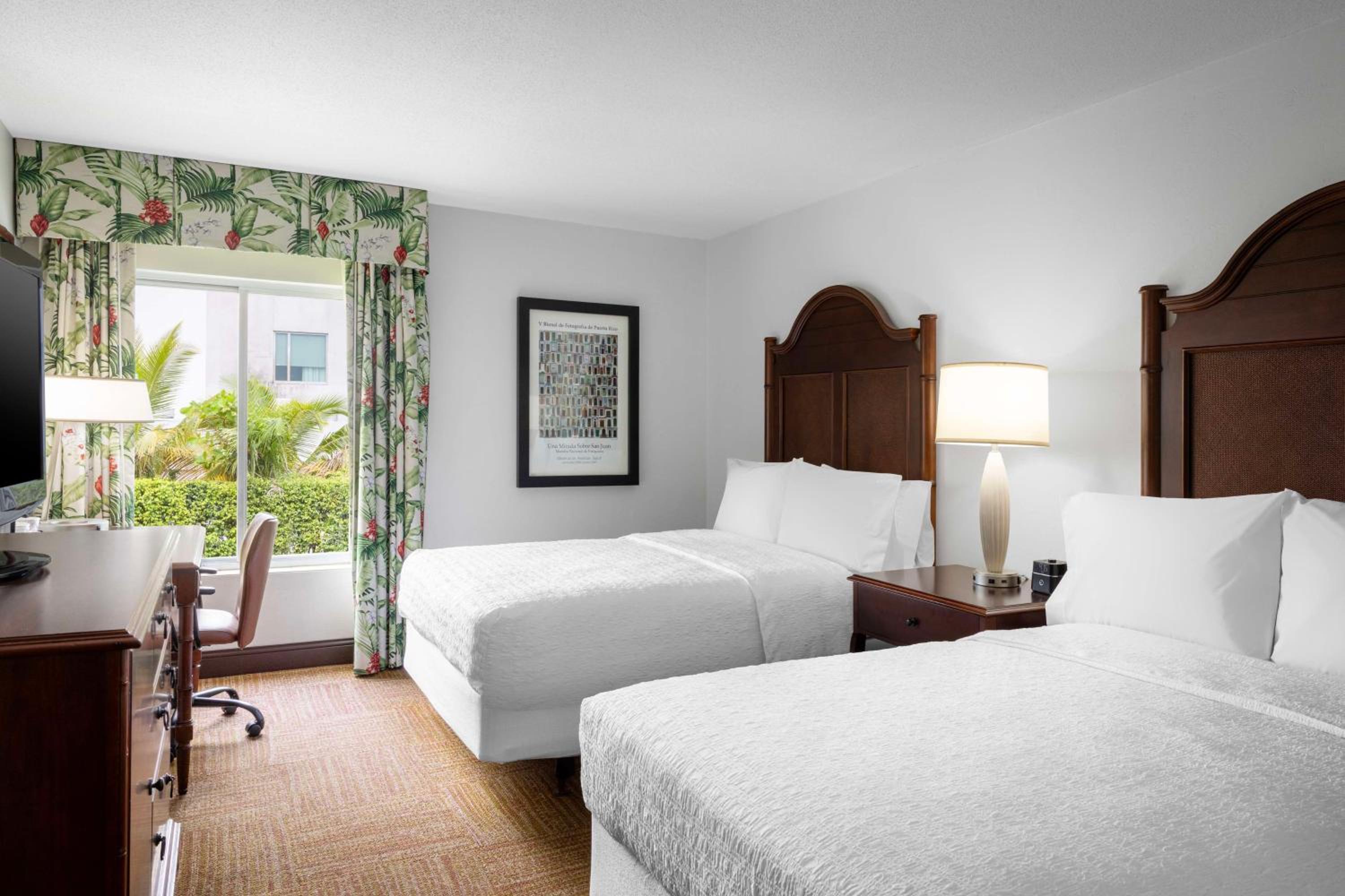Double Room with Two Double Beds and Roll-In Shower - Photo 7