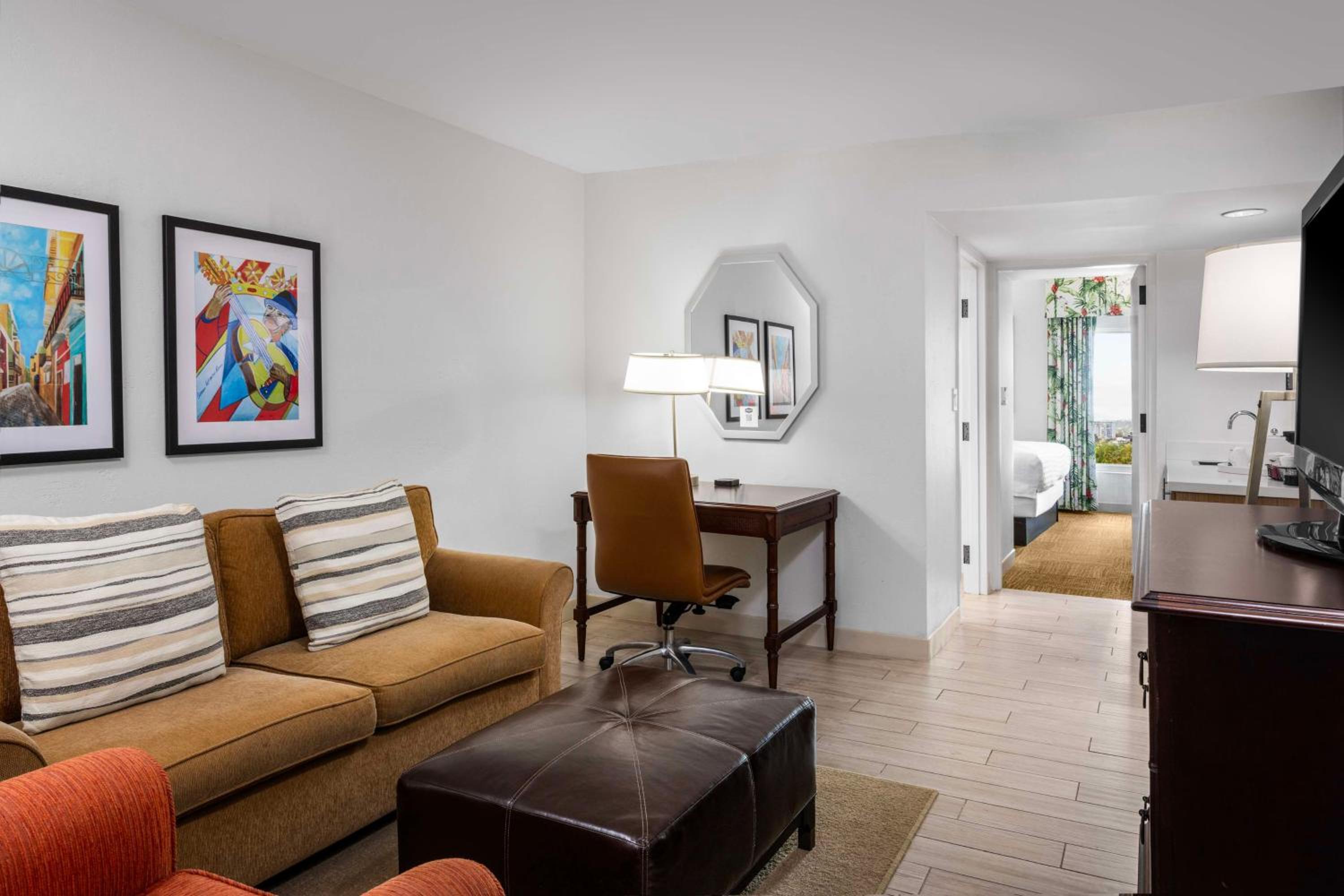 King Suite with Pool View - Photo 6